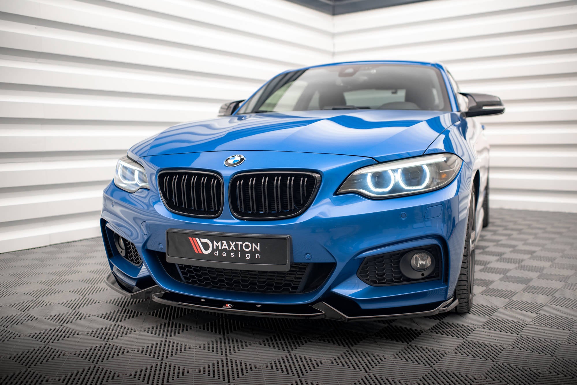 Maxton Design Street+ Spoilerlippe Front Ansatz V.2 passend für BMW 2 M-Paket F22 schwarz Hochglanz