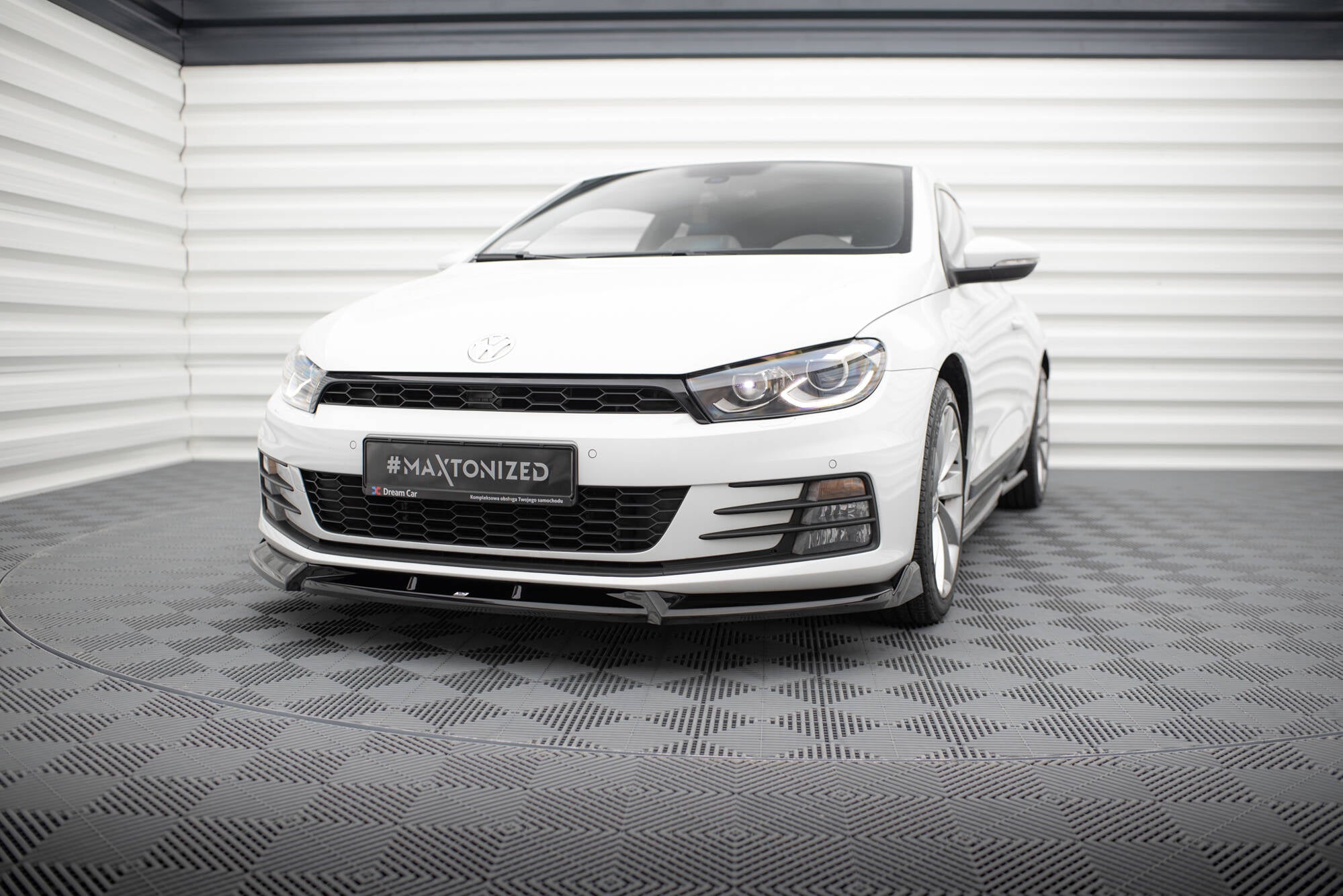 Maxton Design Street+ Spoilerlippe Front Ansatz V.2 passend für VW Scirocco Mk3 Facelift schwarz Hochglanz