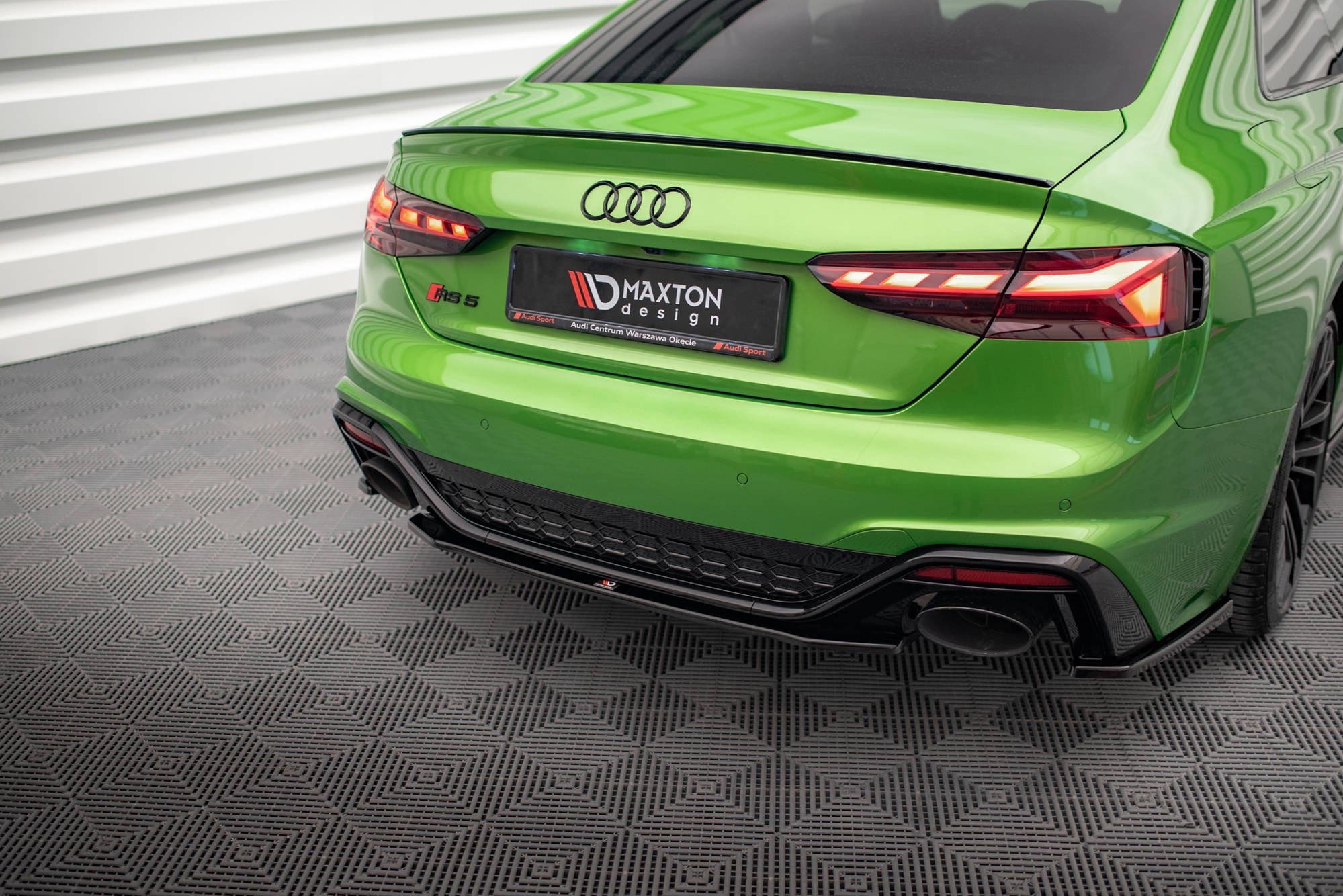Maxton Design Mittlerer Diffusor Heck Ansatz für Audi RS5 F5 Facelift schwarz matt