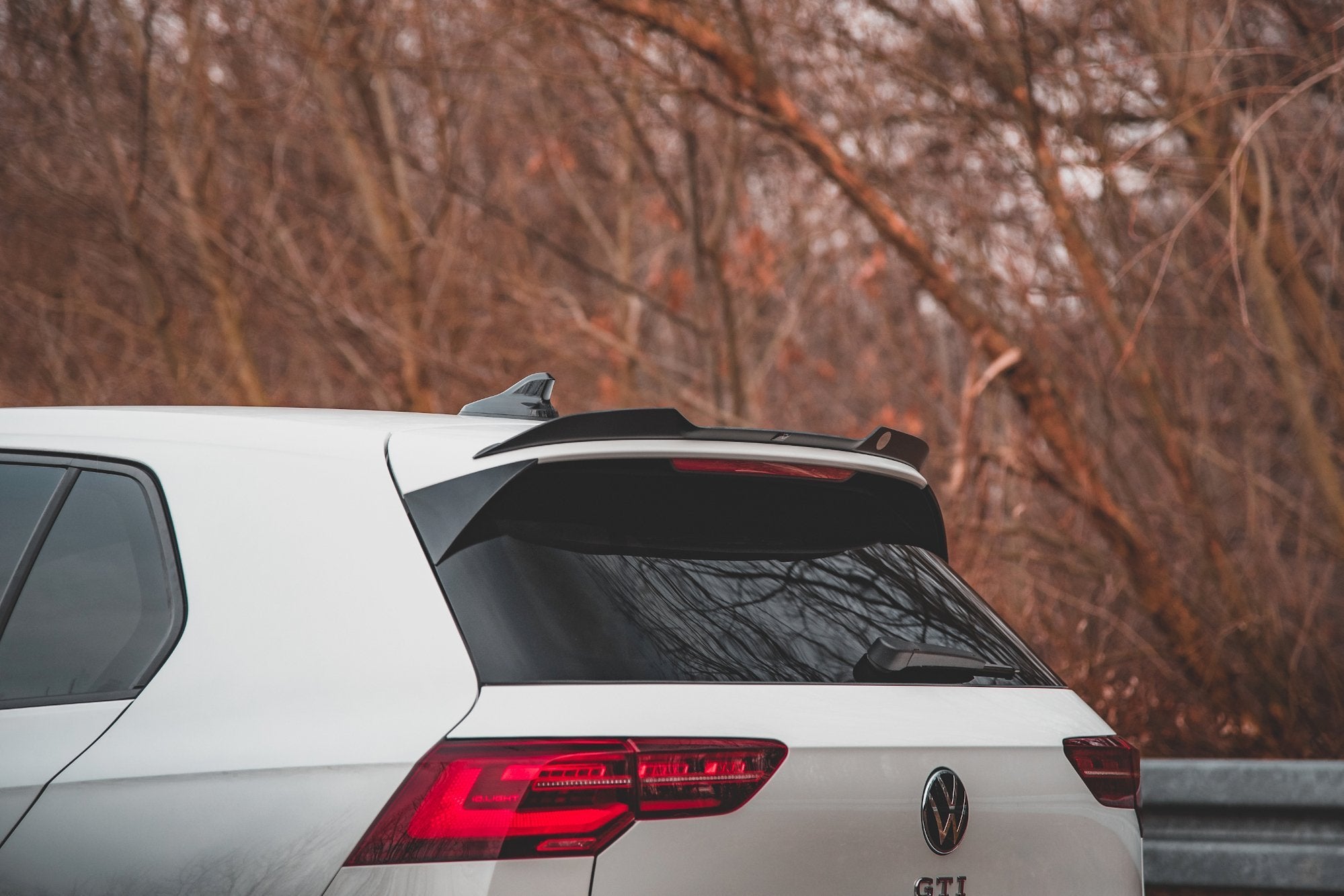 Maxton Design Spoiler CAP V.2 passend für VW Golf GTI / GTE / GTD / R-Line / R Mk8 schwarz Hochglanz