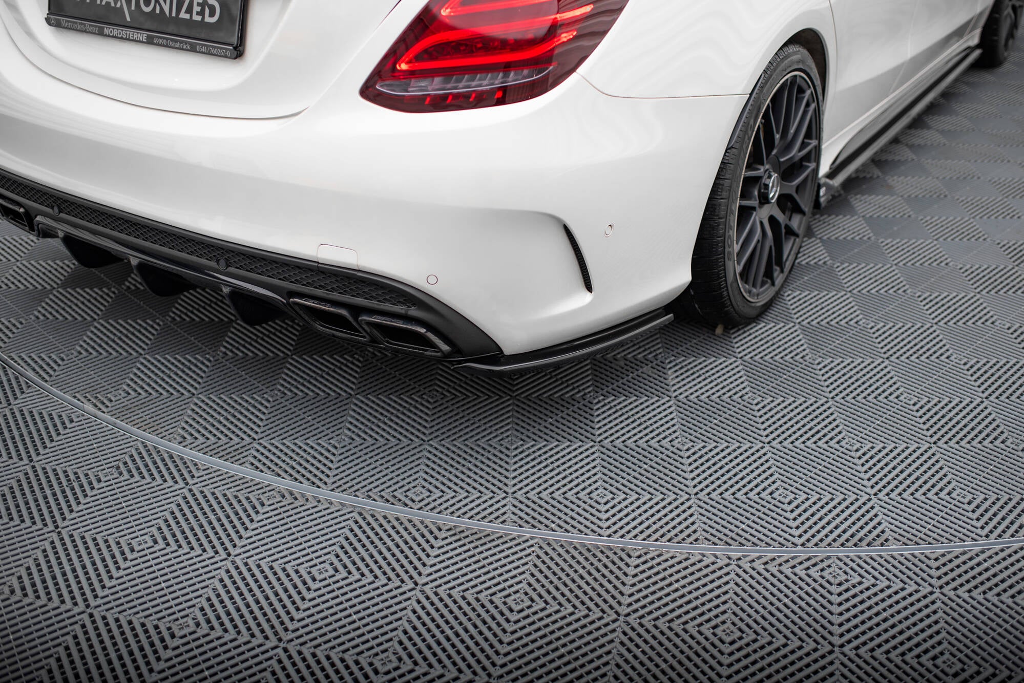 Maxton Design Heck Ansatz Flaps Diffusor passend für Mercedes C-Klasse S205 63 AMG schwarz Hochglanz