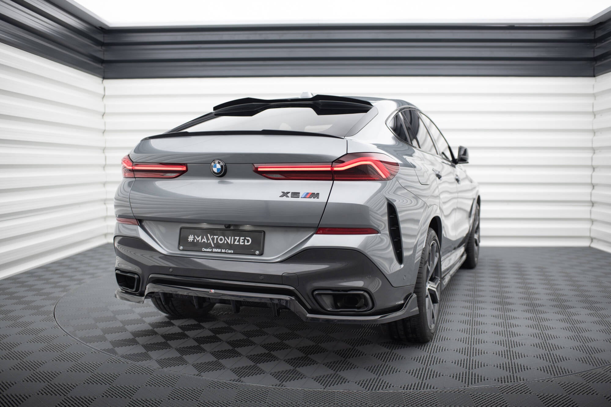 Maxton Design Street+ Mittlerer Diffusor RACE V.2 passend für BMW X6 M-Paket G06 Facelift schwarz Hochglanz