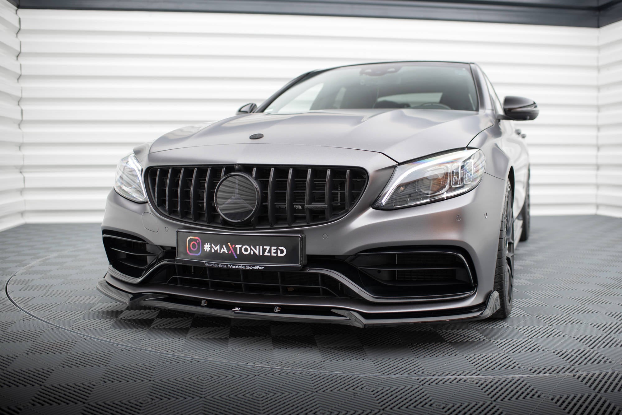 Maxton Design Street+ Spoilerlippe Front Ansatz V.2 passend für Mercedes-AMG C63 Limousine / Kombi W205 Facelift schwarz Hochglanz