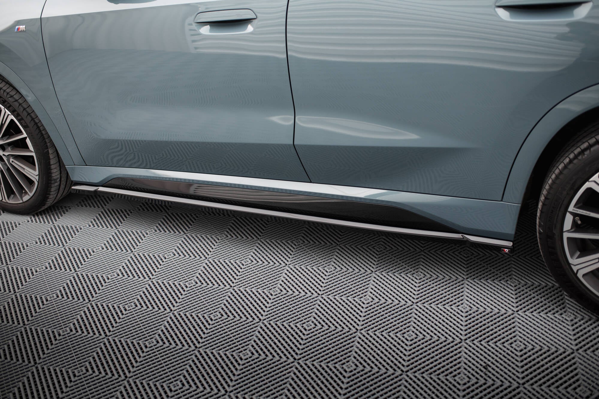 Maxton Design Street+ Seitenschweller Leisten passend für BMW X1 M35i U11 schwarz Hochglanz