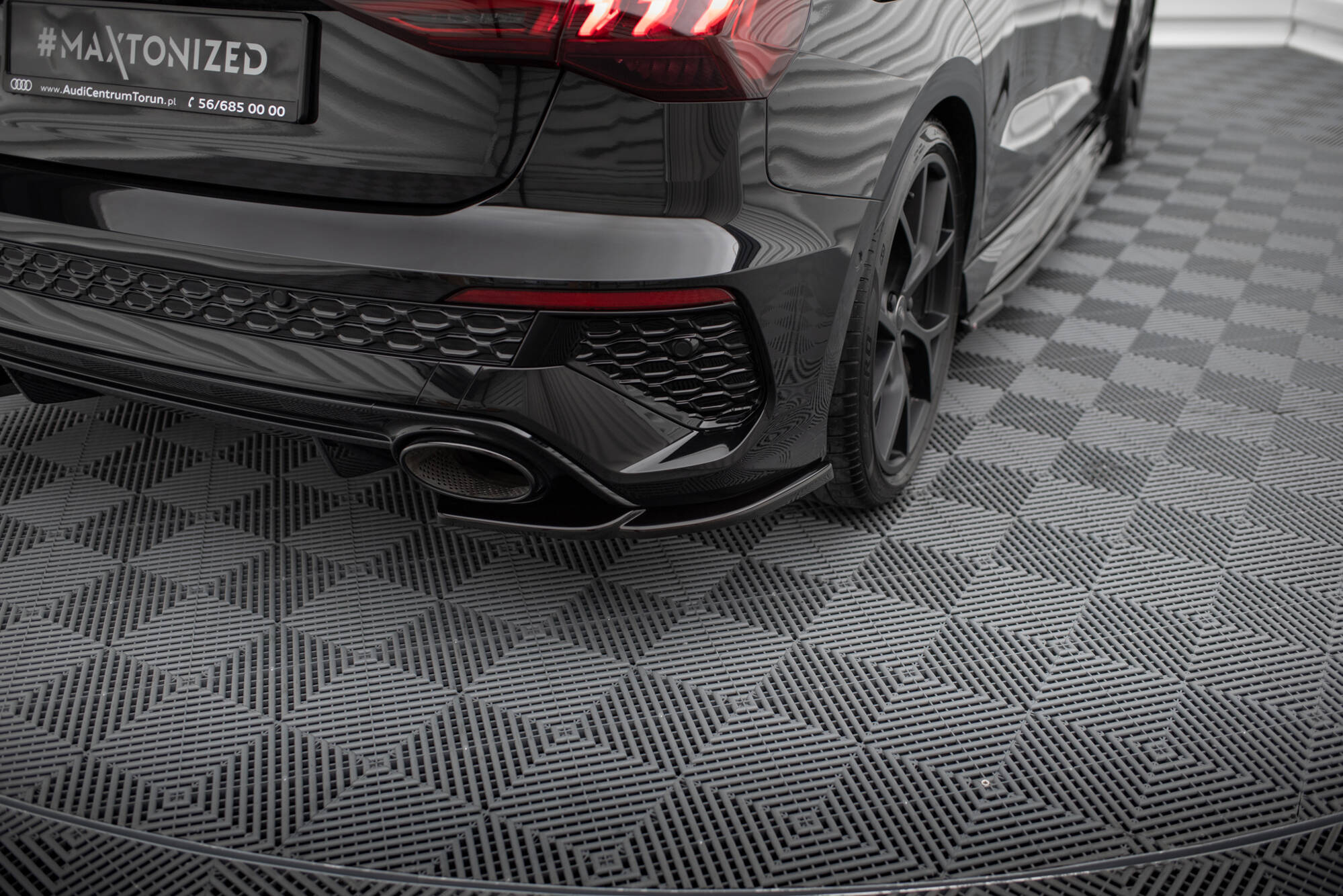 Maxton Design Heck Ansatz Flaps Diffusor V.1 passend für Audi RS3 Sportback 8Y schwarz Hochglanz
