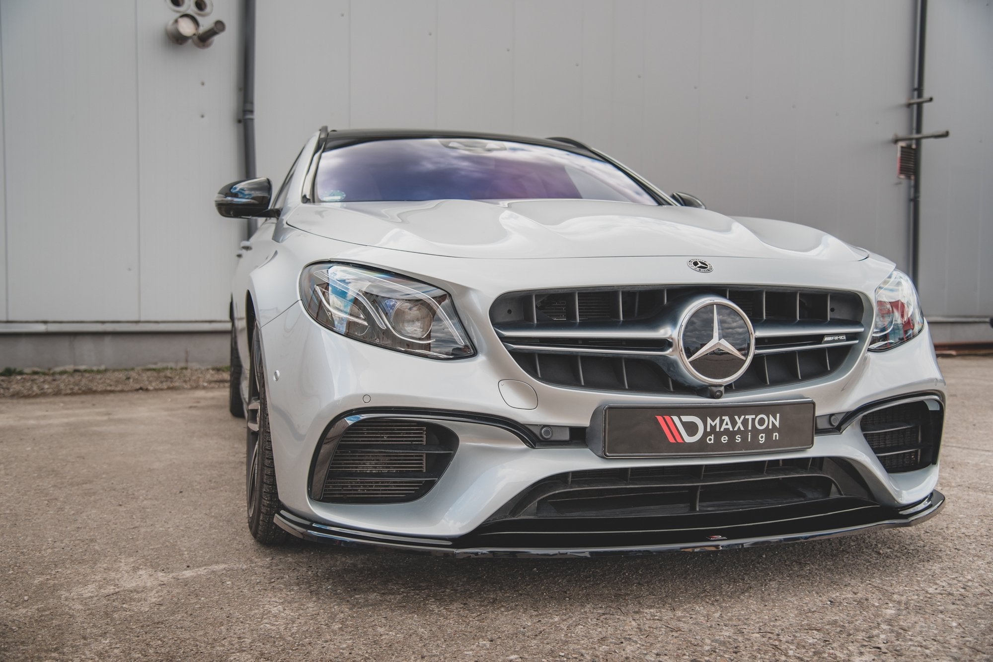 Maxton Design Street+ Spoilerlippe Front Ansatz V.2 passend für Mercedes-Benz E63 AMG Kombi/Limousine S213/W213 schwarz Hochglanz