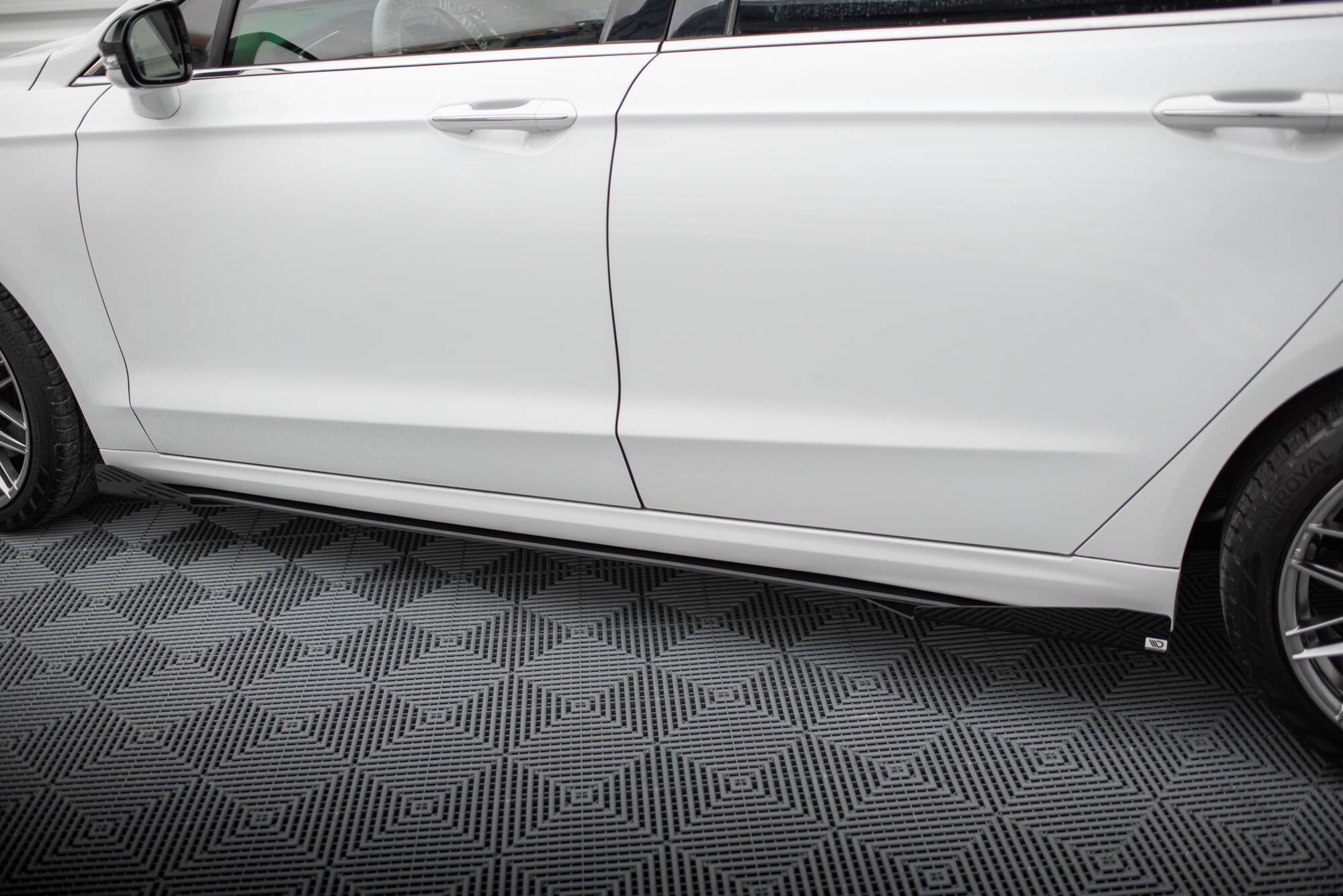 Maxton Design Street Pro Street+ Seitenschweller Leisten + Flaps passend für Ford Mondeo Sport Mk5 Facelift / Fusion Sport Mk2 Facelift schwarz Hochglanz