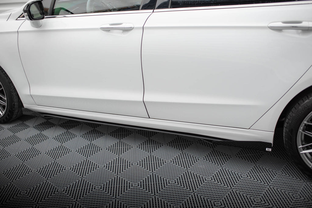Maxton Design Street Pro Street+ Seitenschweller Leisten + Flaps passend für Ford Mondeo Sport Mk5 Facelift / Fusion Sport Mk2 Facelift schwarz Hochglanz