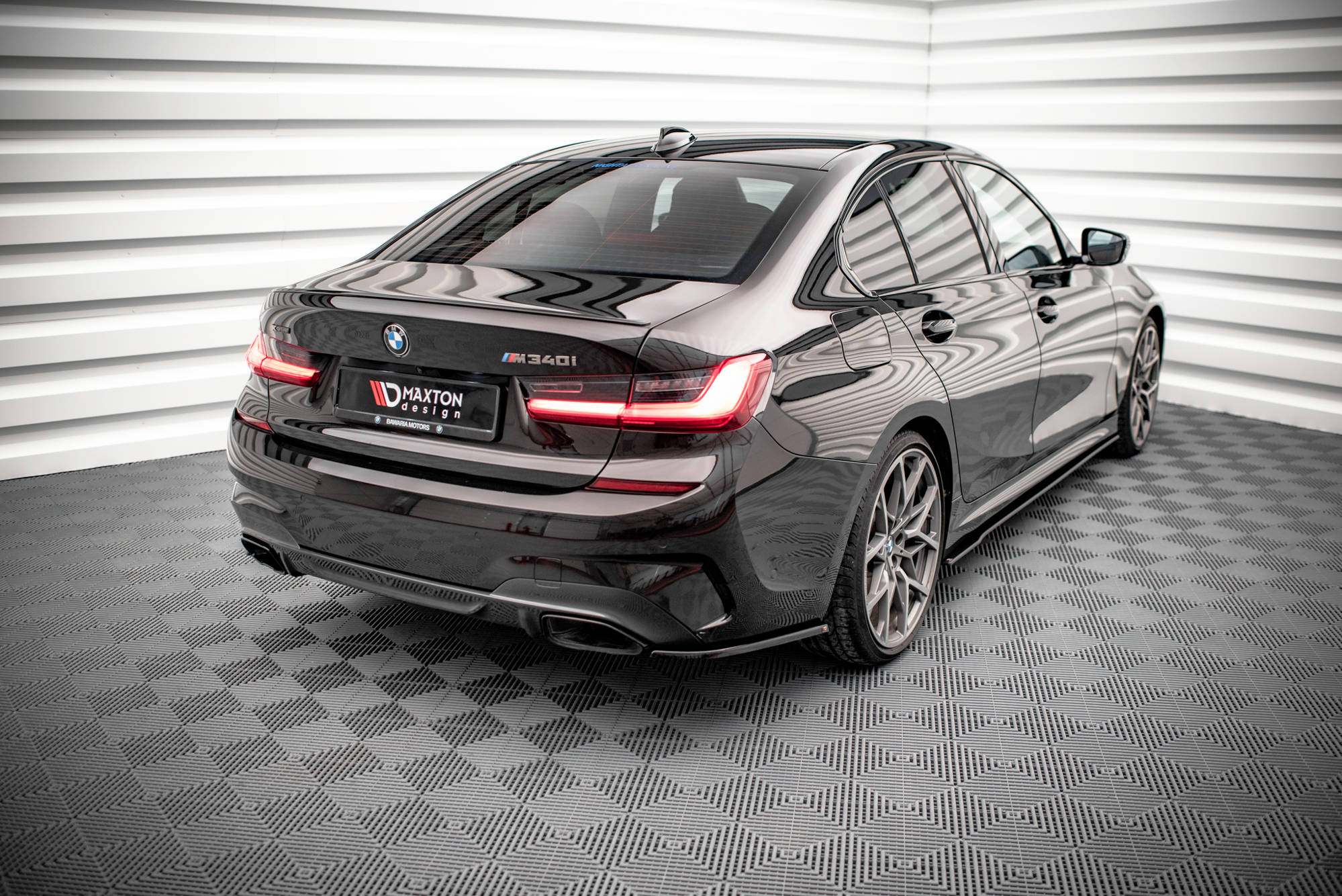 Maxton Design Heck Ansatz Flaps Diffusor V.4 passend für BMW M340i G20 / G21 schwarz Hochglanz