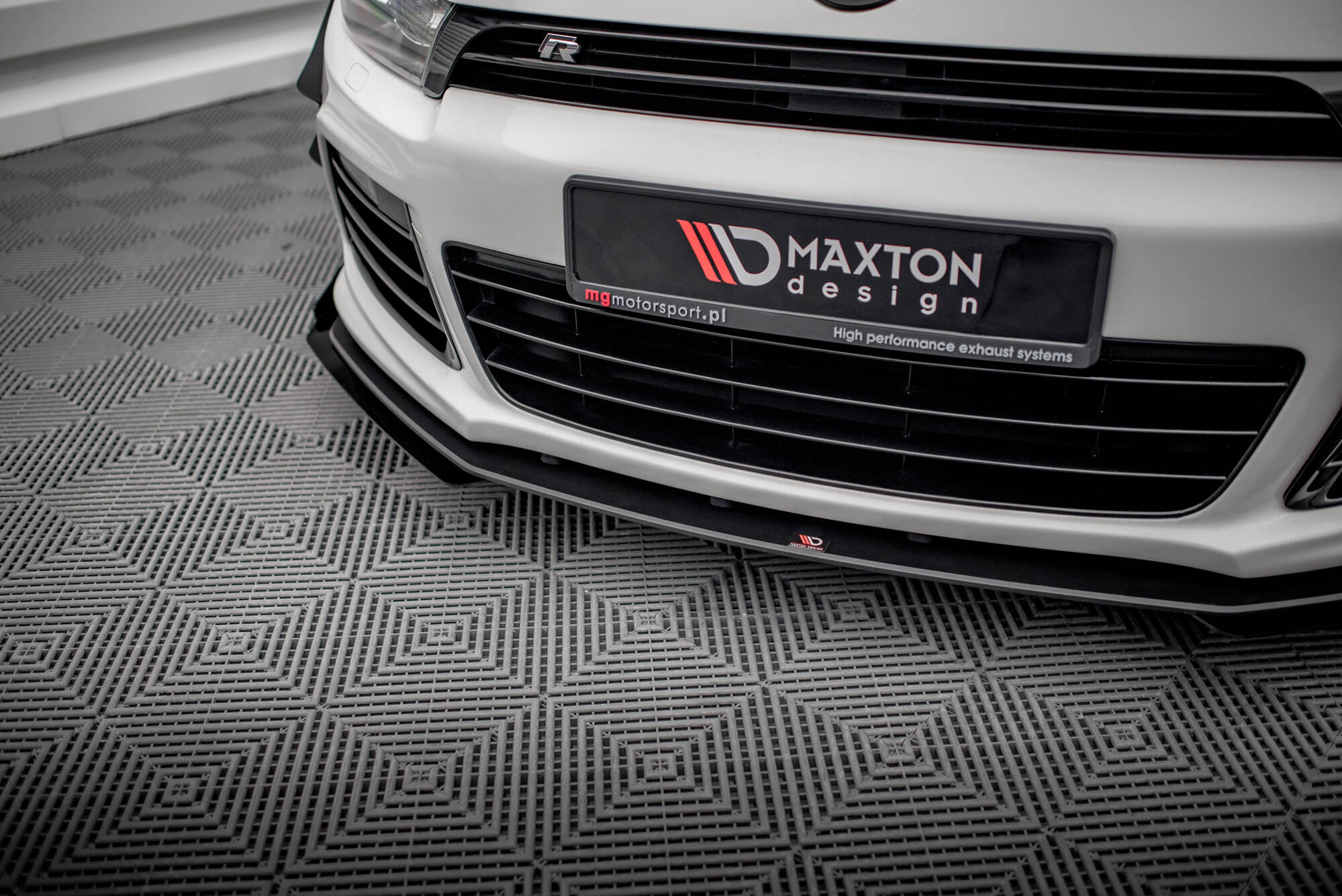 Maxton Design Street Pro Street+ Spoilerlippe Front Ansatz + Flaps passend für VW Scirocco R Mk3 schwarz Hochglanz