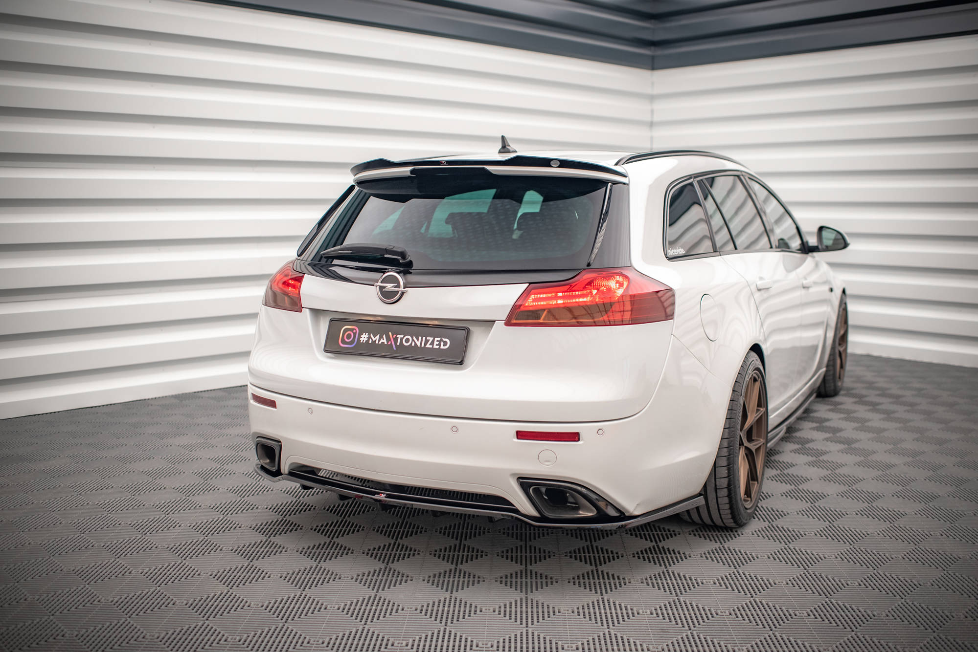 Maxton Design Spoiler CAP passend für Opel Insignia OPC Sports Tourer Mk1 schwarz Hochglanz