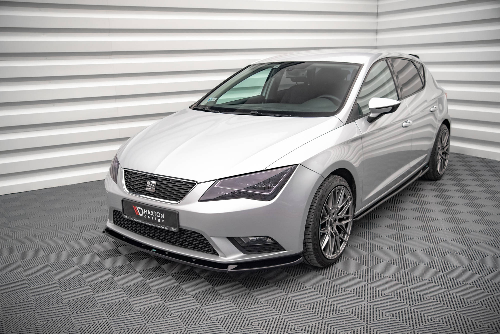 Maxton Design Street+ Spoilerlippe Front Ansatz V.1 passend für Seat Leon Mk3 schwarz Hochglanz