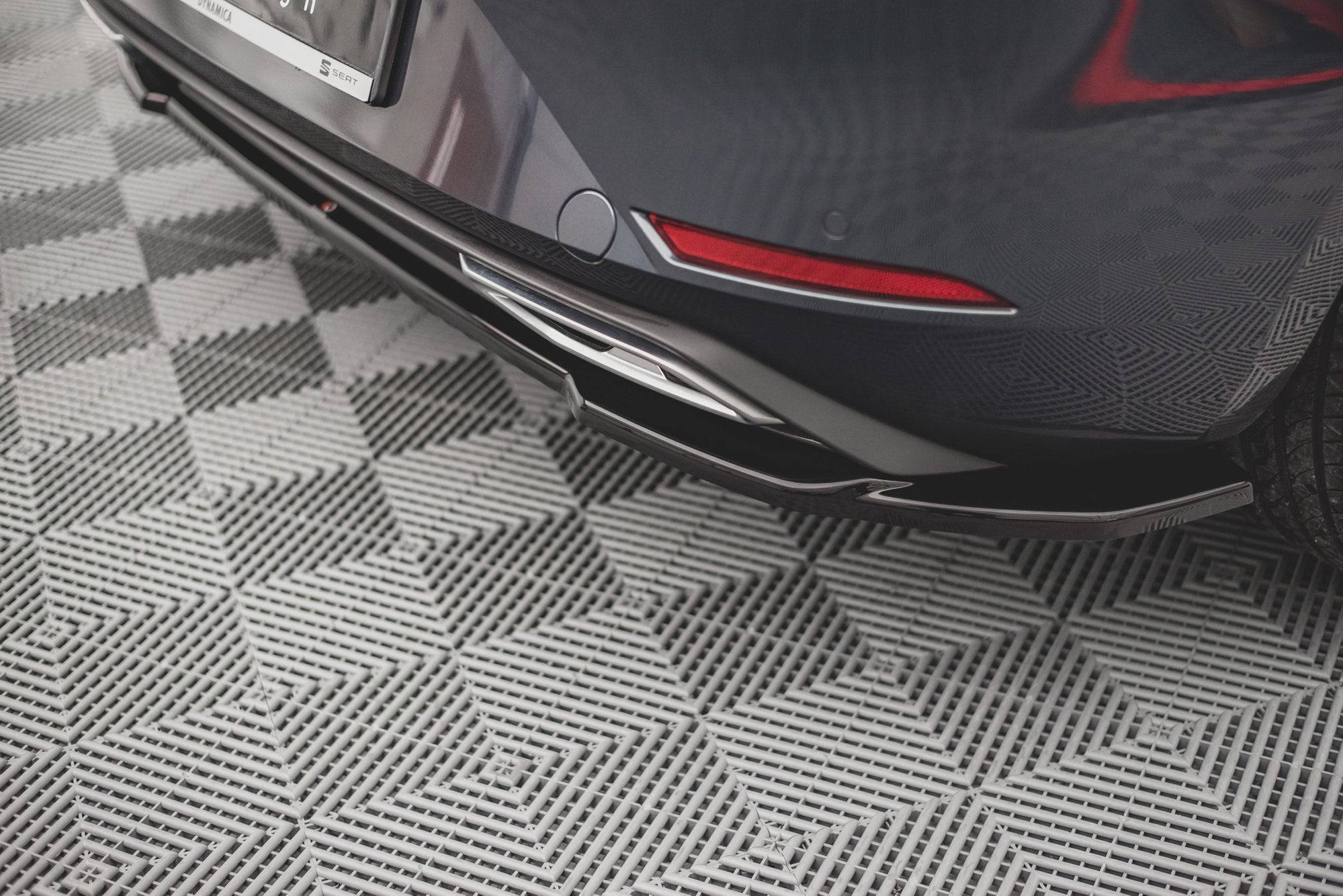 Maxton Design Heckansatz Seat Leon FR Hatchback Mk4 schwarz Hochglanz für Seat Leon FR Mk4