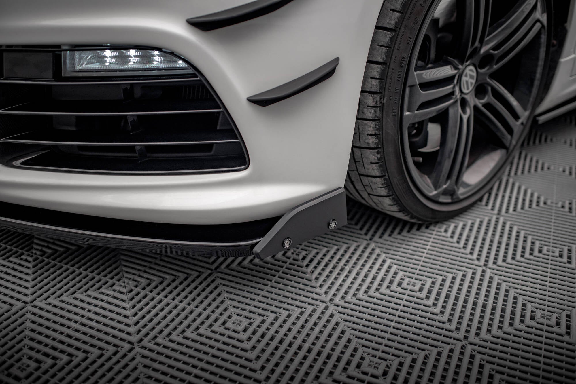 Maxton Design Street+ Spoilerlippe Front Ansatz V.3 + Flaps passend für VW Scirocco R Mk3