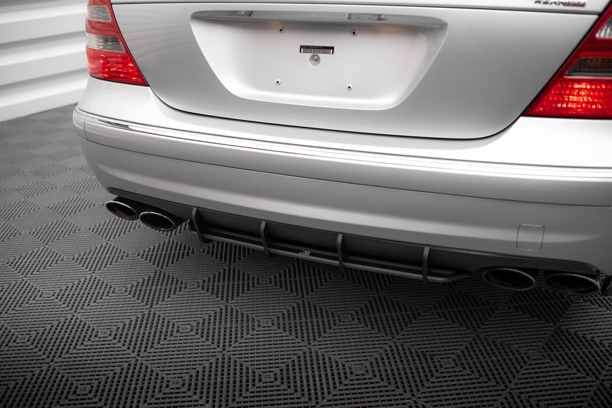Maxton Design Street Pro Heckschürze passend für Mercedes-Benz E 55 AMG W211