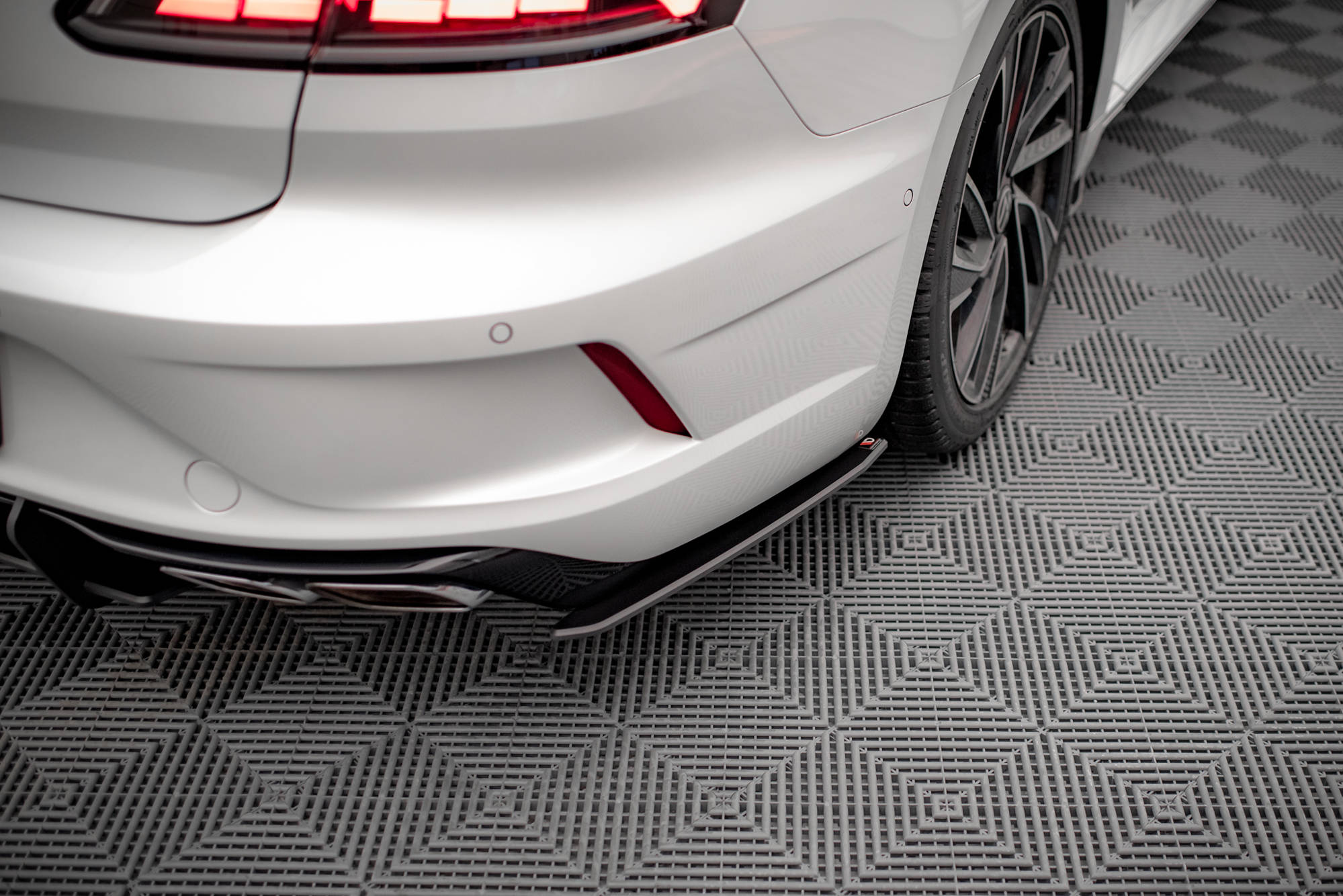 Maxton Design Street Pro Heck Ansatz Flaps Diffusor passend für VW Arteon R Limousine / Shooting Brake Mk1 Faceift