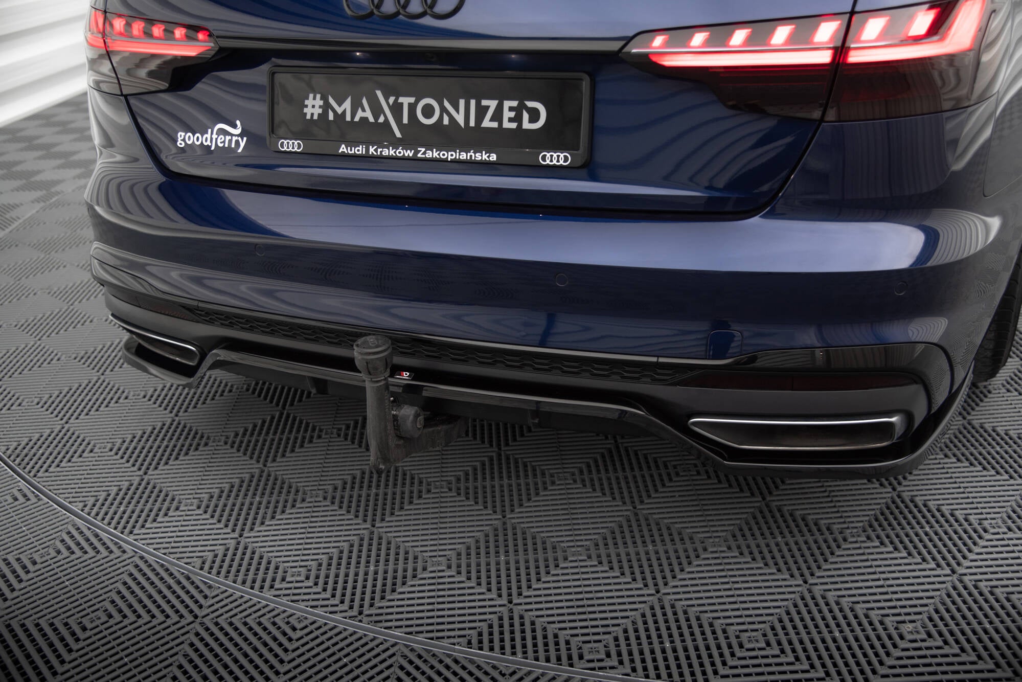 Maxton Design Street+ Mittlerer Diffusor RACE V.2 passend für Audi A4 S-Line B9 Facelift schwarz Hochglanz