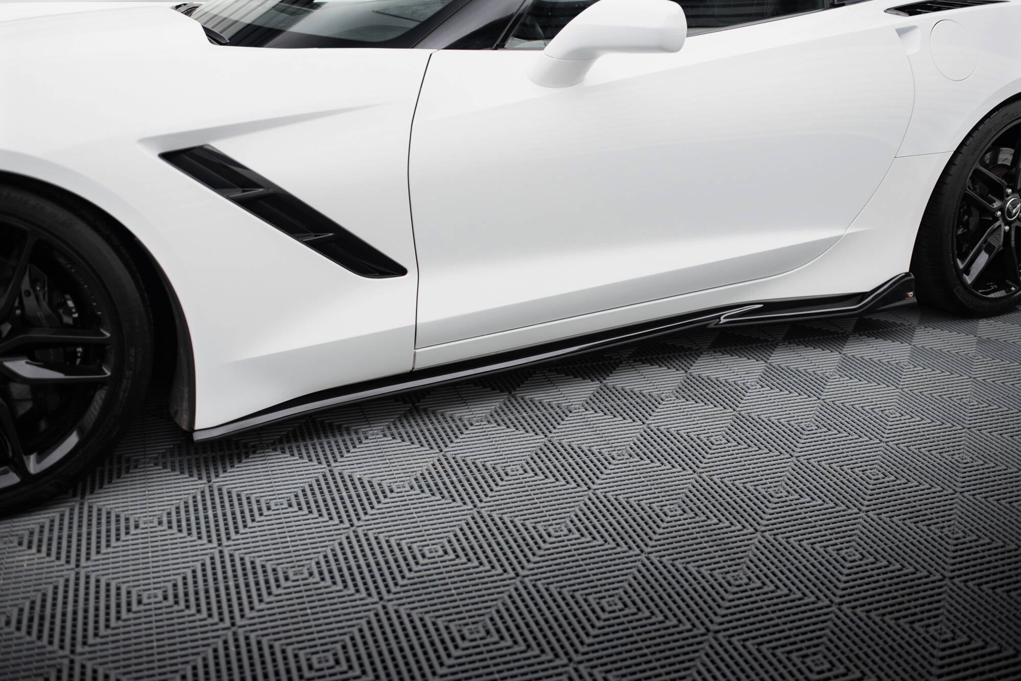 Maxton Design Street+ Seitenschweller Leisten V.2 passend für Chevrolet Corvette Stingray C7 schwarz Hochglanz