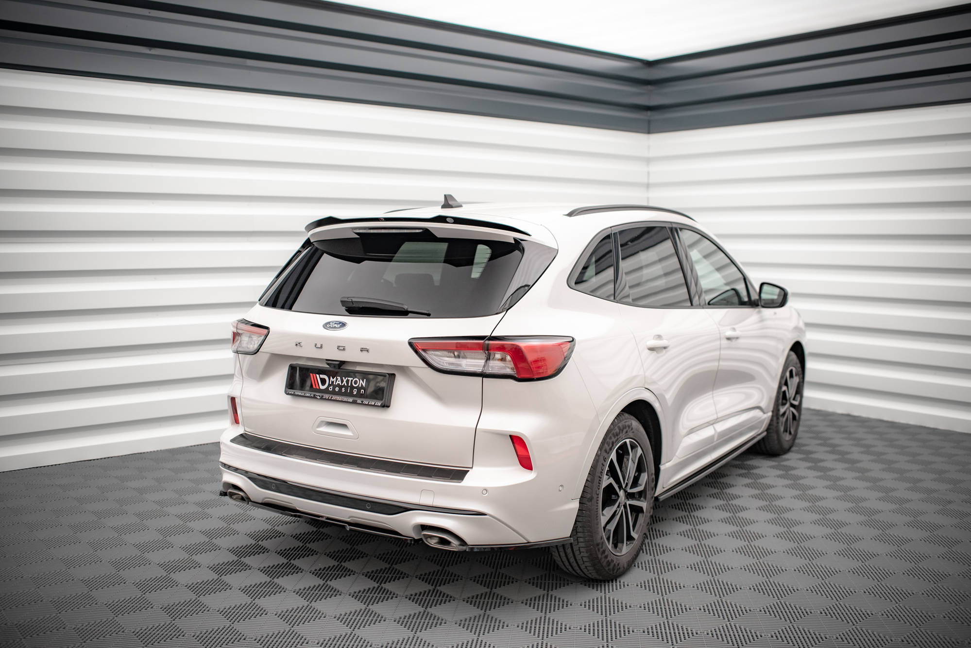 Maxton Design Heck Ansatz Flaps Diffusor passend für Ford Kuga ST-Line Mk3 schwarz Hochglanz