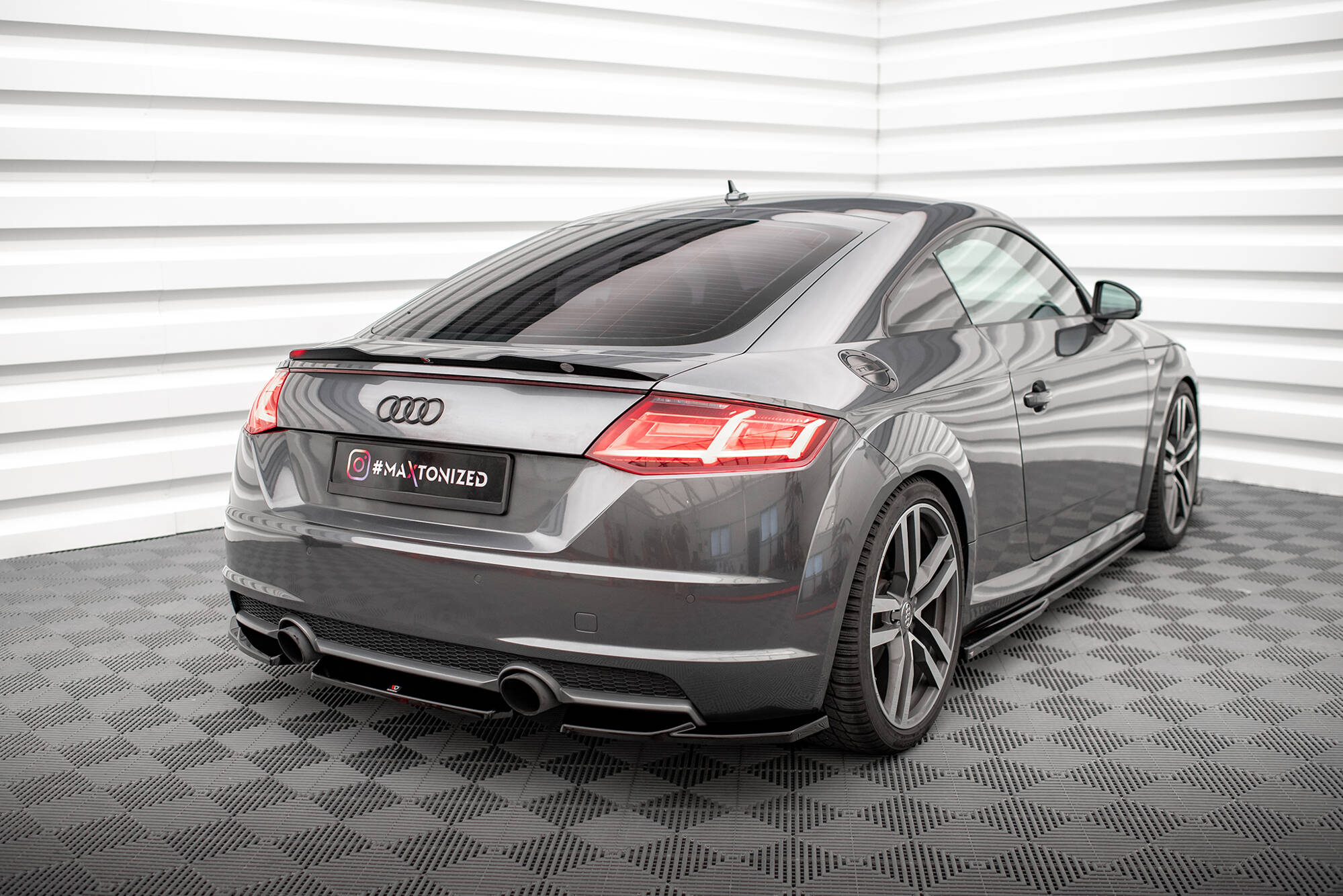 Maxton Design Heck Ansatz Flaps Diffusor V.1 passend für Audi TT S-Line 8S schwarz Hochglanz