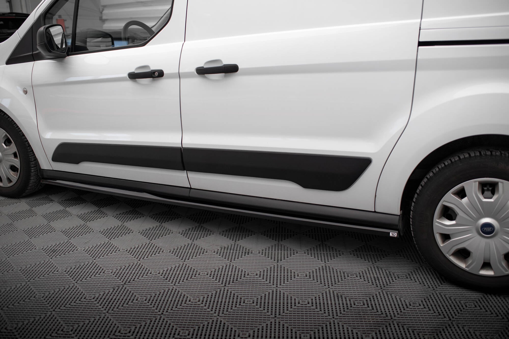 Maxton Design Street+ Seitenschweller Leisten passend für Ford Transit Connect L2 Mk2 Facelift schwarz Hochglanz
