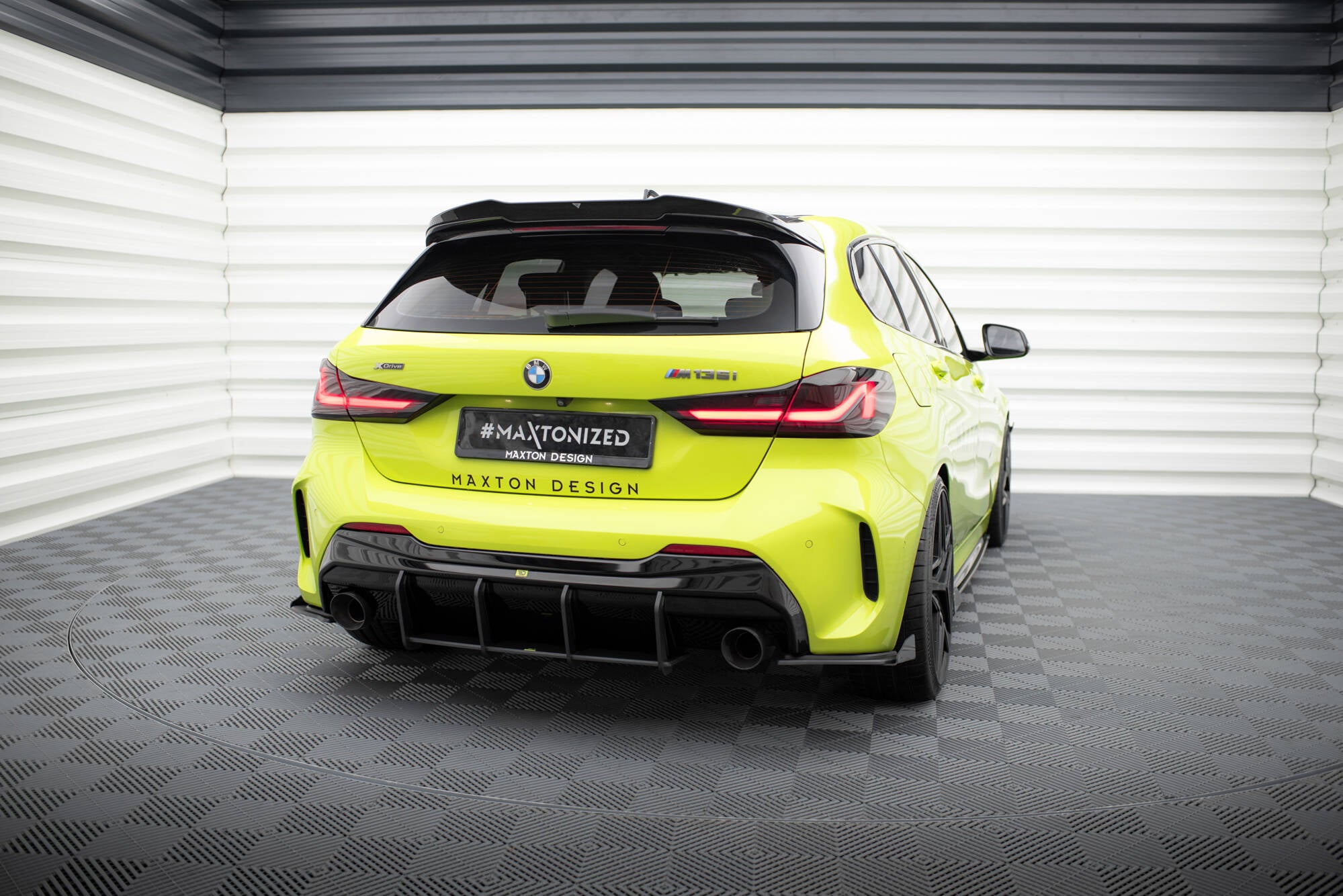 Maxton Design Hintere Seiten Flaps V.1 passend für BMW 1er M-Paket / M135i / 128ti F40 schwarz Hochglanz