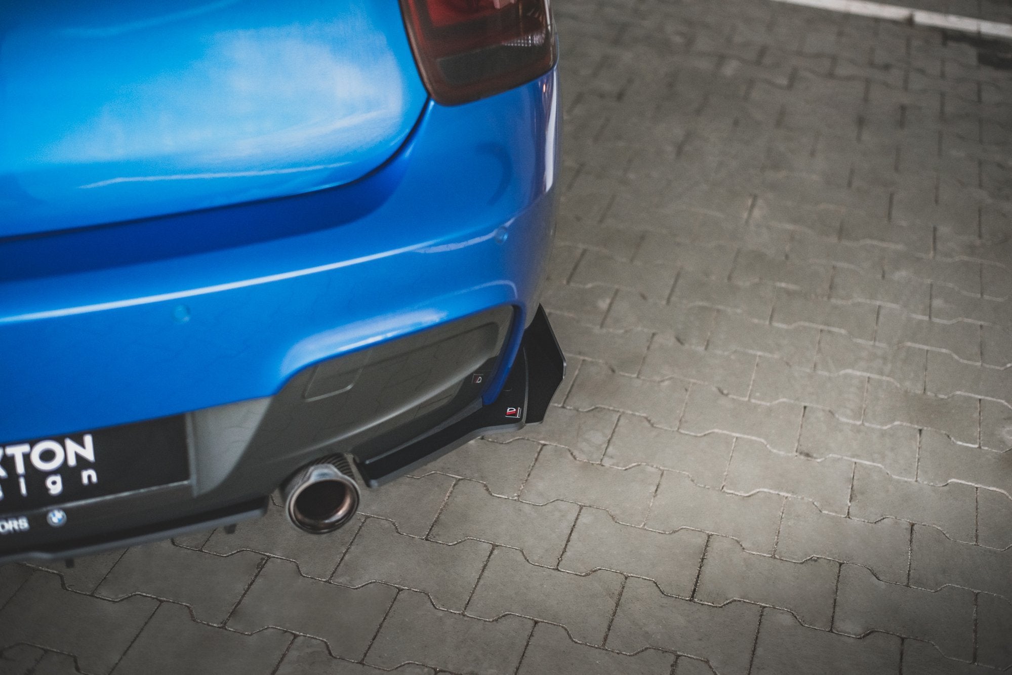 Maxton Design Hintere Seiten Flaps passend für BMW M135i F20 schwarz Hochglanz