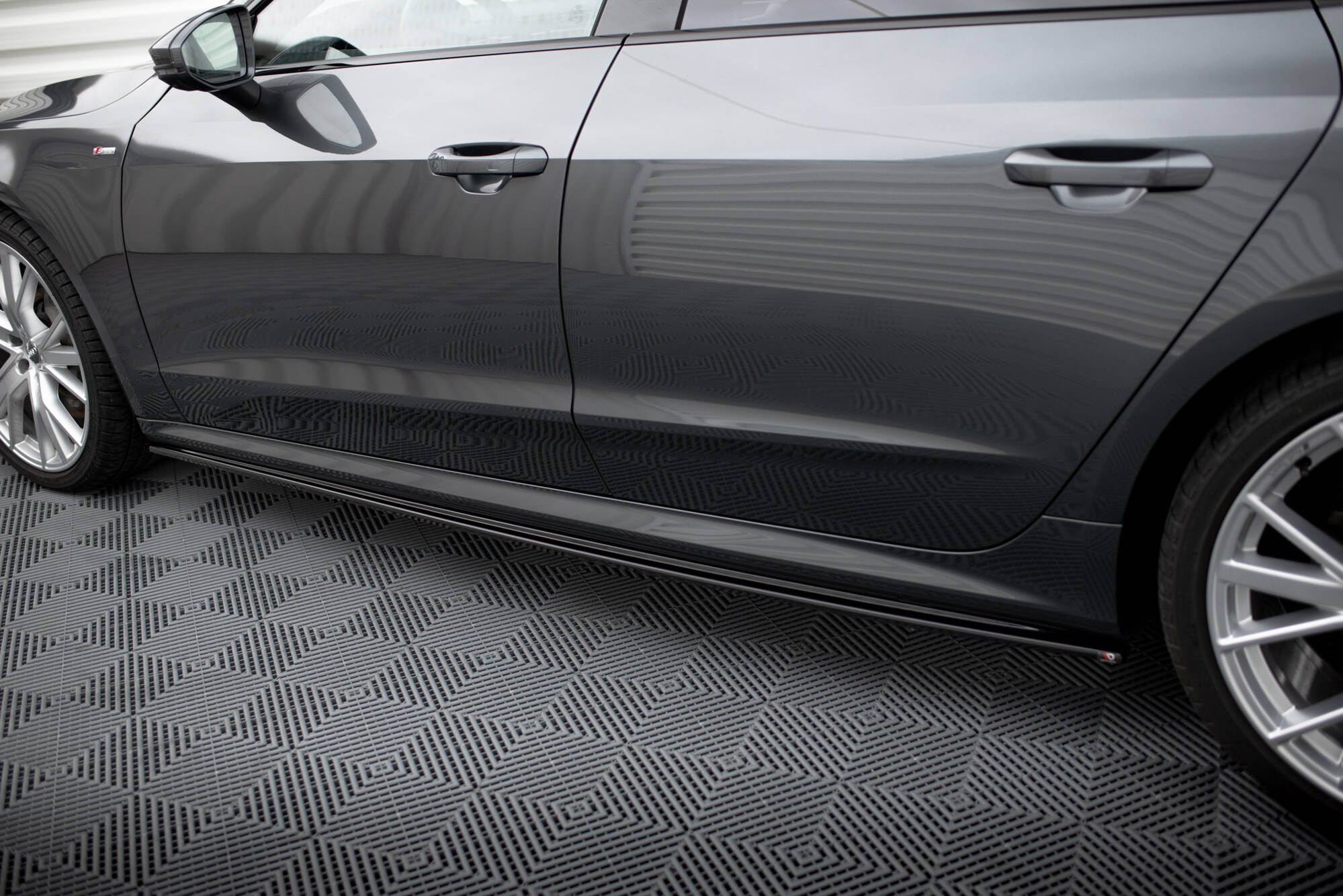 Maxton Design Street+ Seitenschweller Leisten passend für Audi A7 S-Line C8 / S7 C8 / C8 Facelift / S7 Facelift schwarz Hochglanz