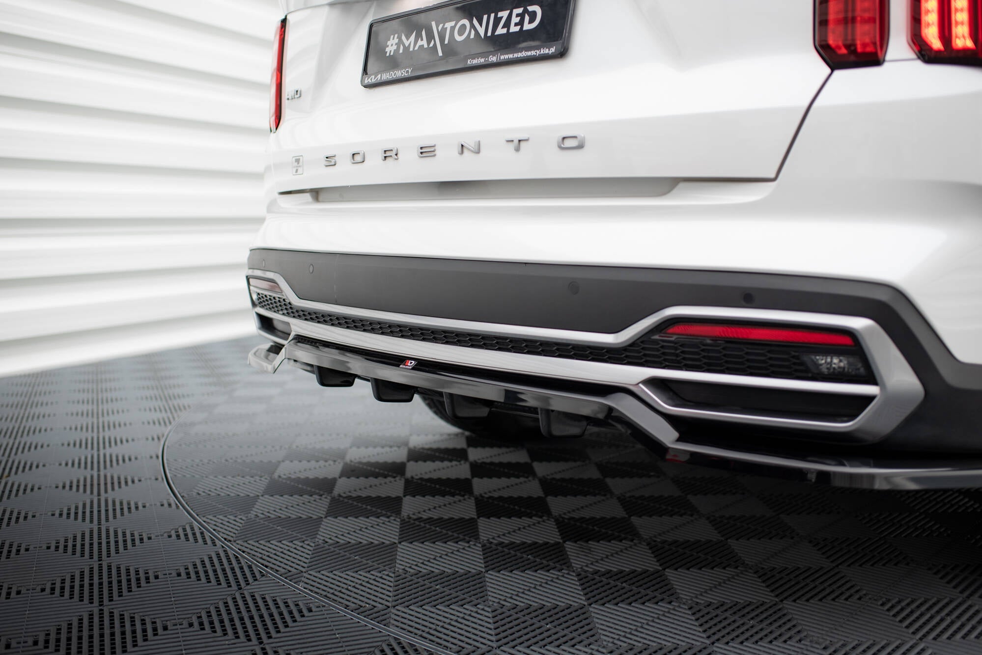 Maxton Design Street+ Mittlerer Diffusor RACE passend für Kia Sorento Mk4 schwarz Hochglanz