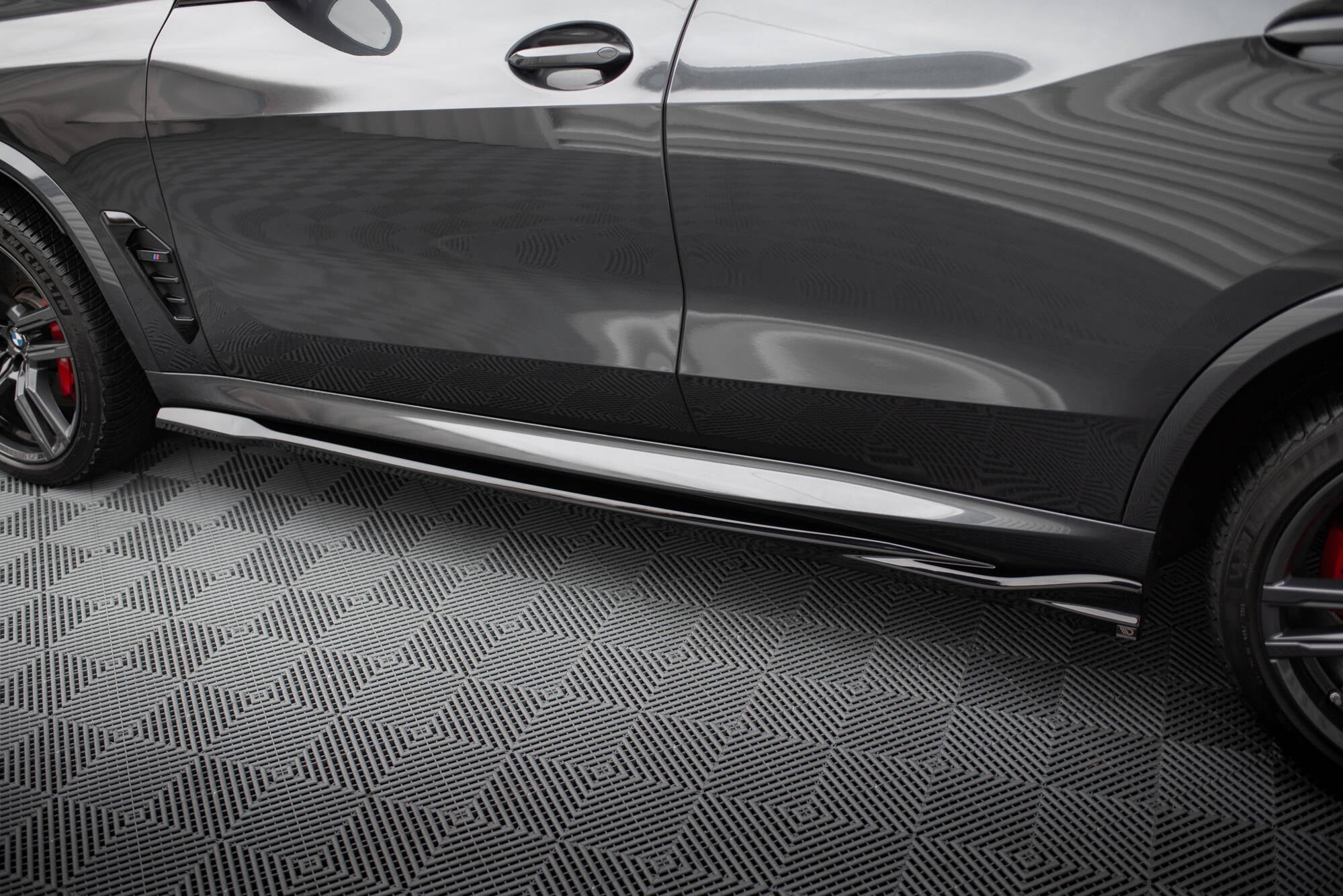 Maxton Design Street+ Seitenschweller Leisten passend für BMW X5 M F95 / F95 Facelift schwarz Hochglanz