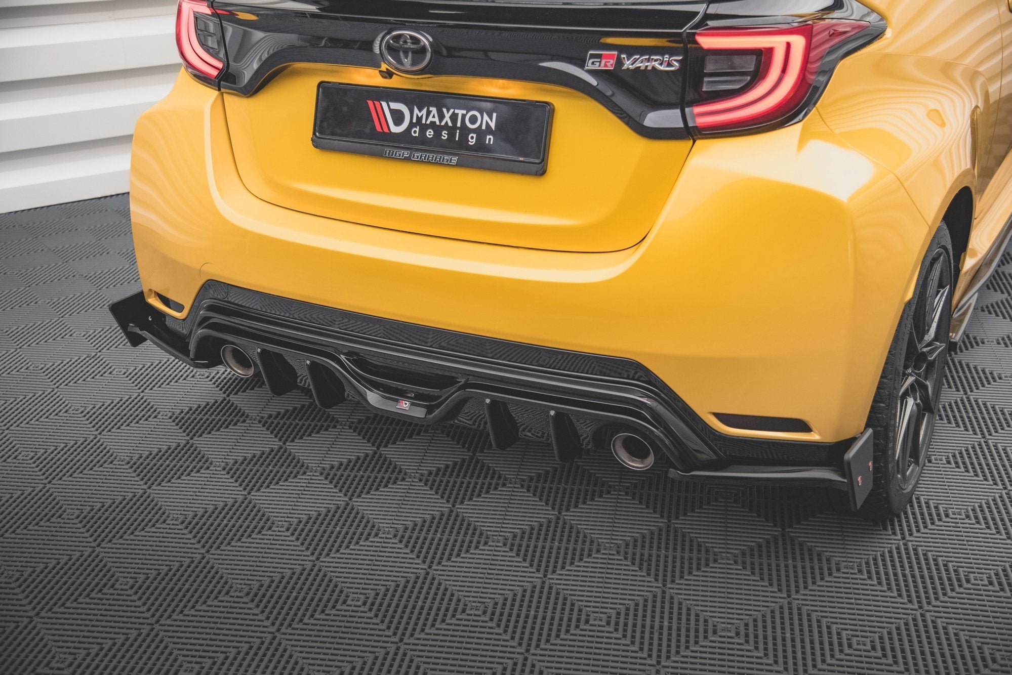 Maxton Design Heck Ansatz Flaps Diffusor +Flaps für V.4 Toyota GR Yaris Mk4