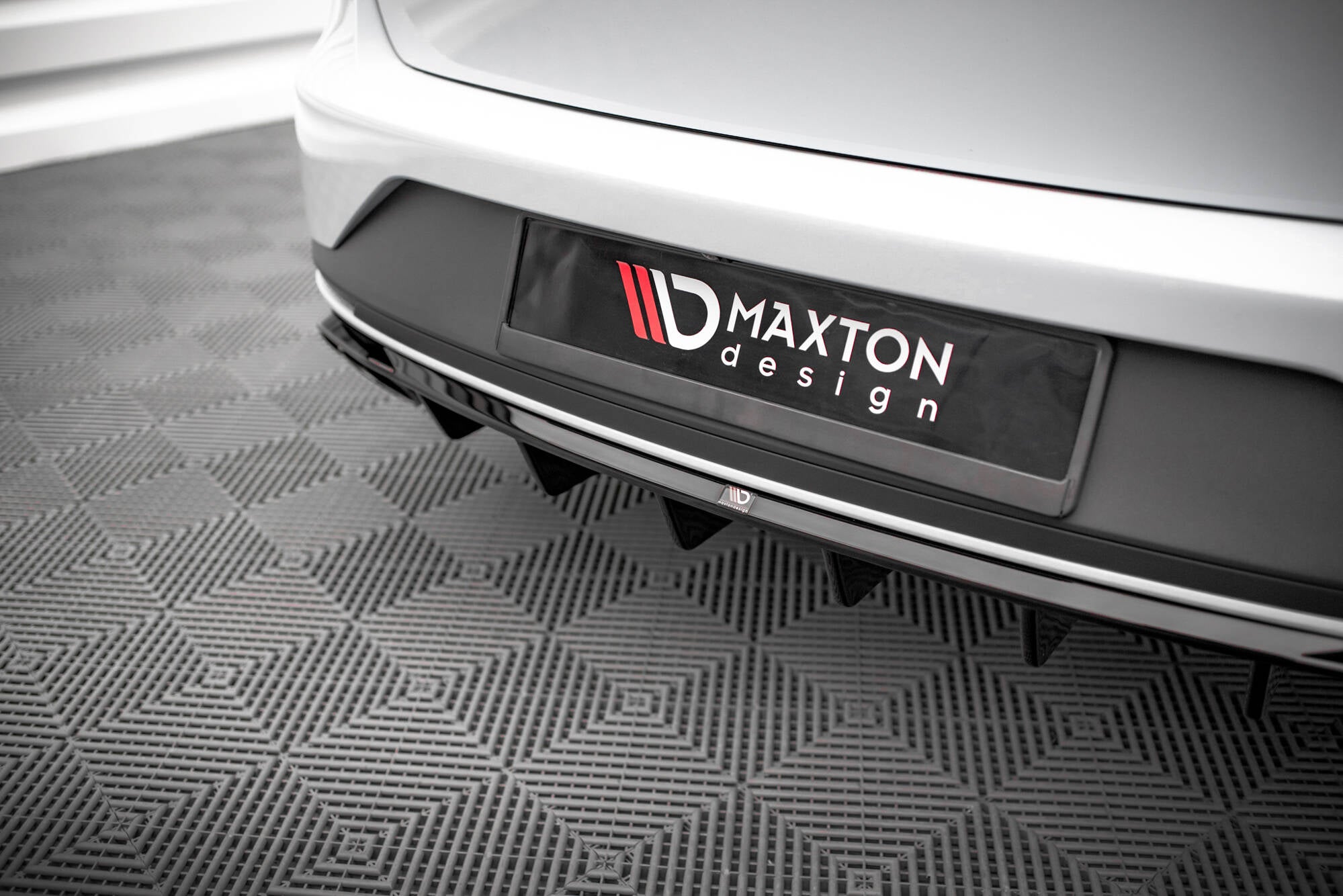 Maxton Design Diffusor Heck Ansatz passend für Seat Leon Cupra Sportstourer Mk3 schwarz Hochglanz
