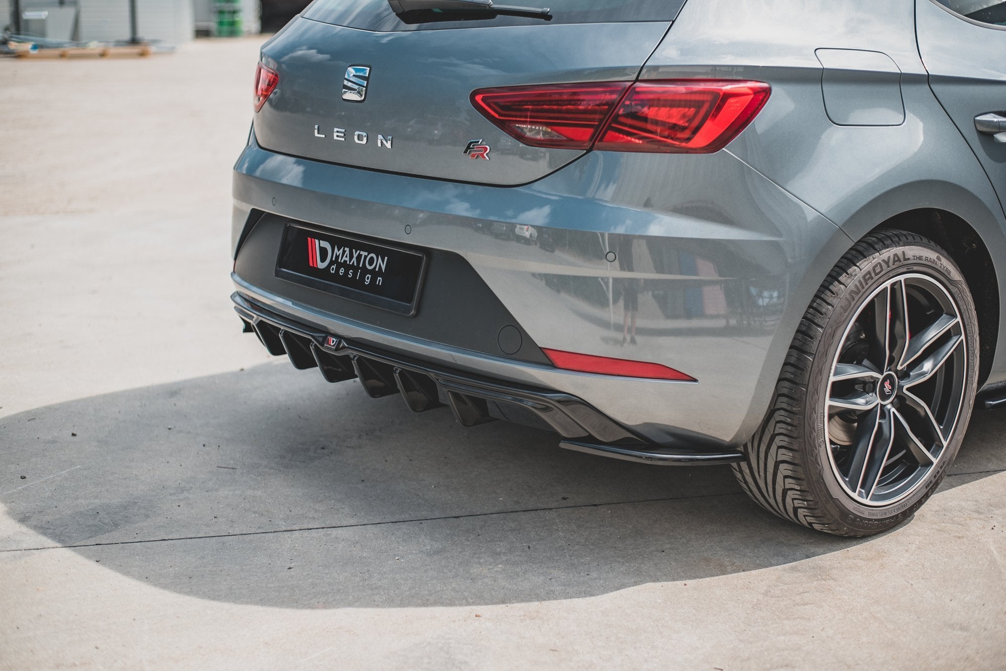 Maxton Design Heck Ansatz Flaps Diffusor passend für SEAT Leon Mk3 FR Facelift schwarz Hochglanz