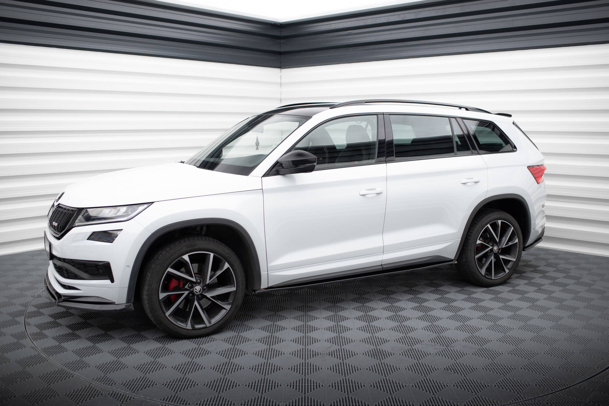 Maxton Design Street+ Seitenschweller Leisten passend für Skoda Kodiaq Sportline/RS Mk1 / Mk1 Facelift schwarz Hochglanz