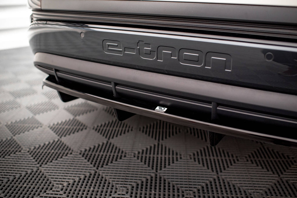 Maxton Design Street+ Mittlerer Diffusor RACE passend für Audi Q4 e-tron Sportback S-line Mk1 schwarz Hochglanz