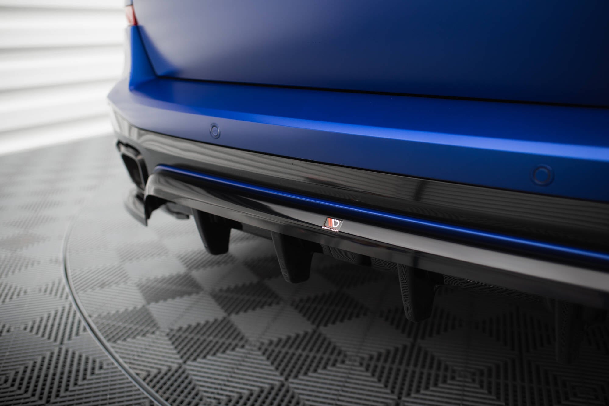 Maxton Design Street+ Mittlerer Diffusor RACE passend für V.1 BMW X5 M-Paket G05 Facelift schwarz Hochglanz