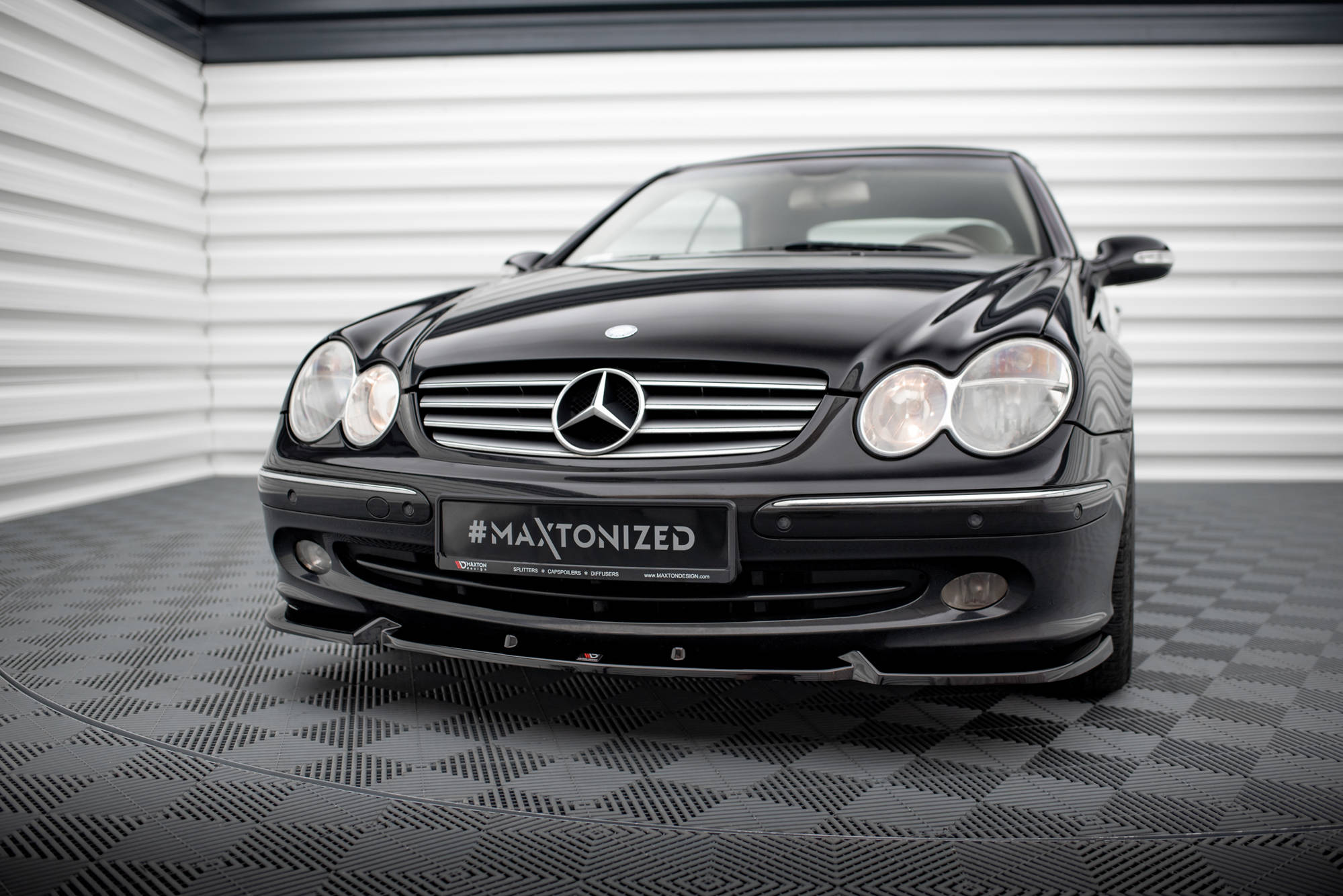 Maxton Design Street+ Spoilerlippe Front Ansatz V.2 passend für Mercedes-Benz CLK W209 schwarz Hochglanz