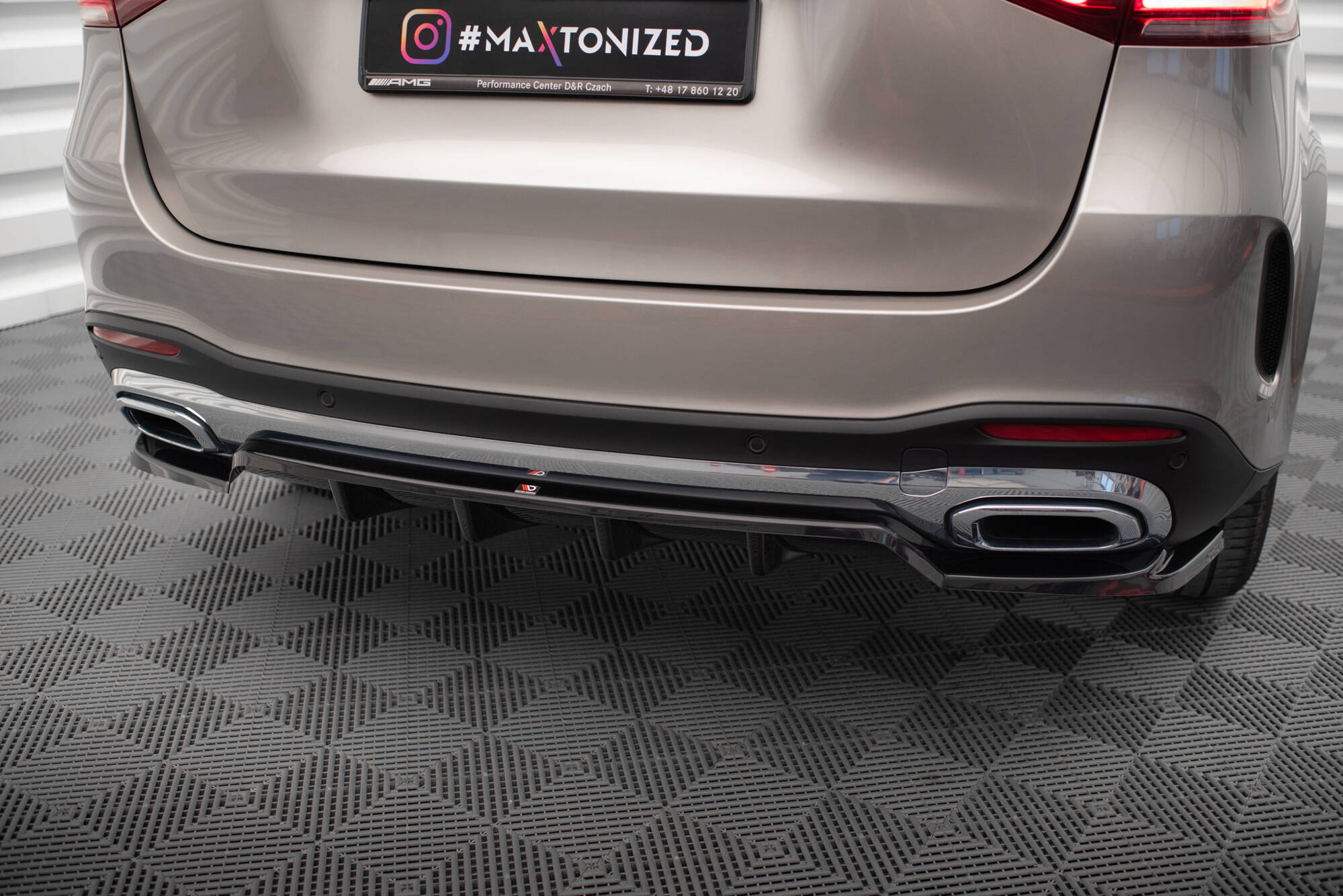 Maxton Design Street+ Mittlerer Diffusor RACE passend für Mercedes-Benz GLE SUV AMG-Line W167 / W167 Facelift schwarz Hochglanz