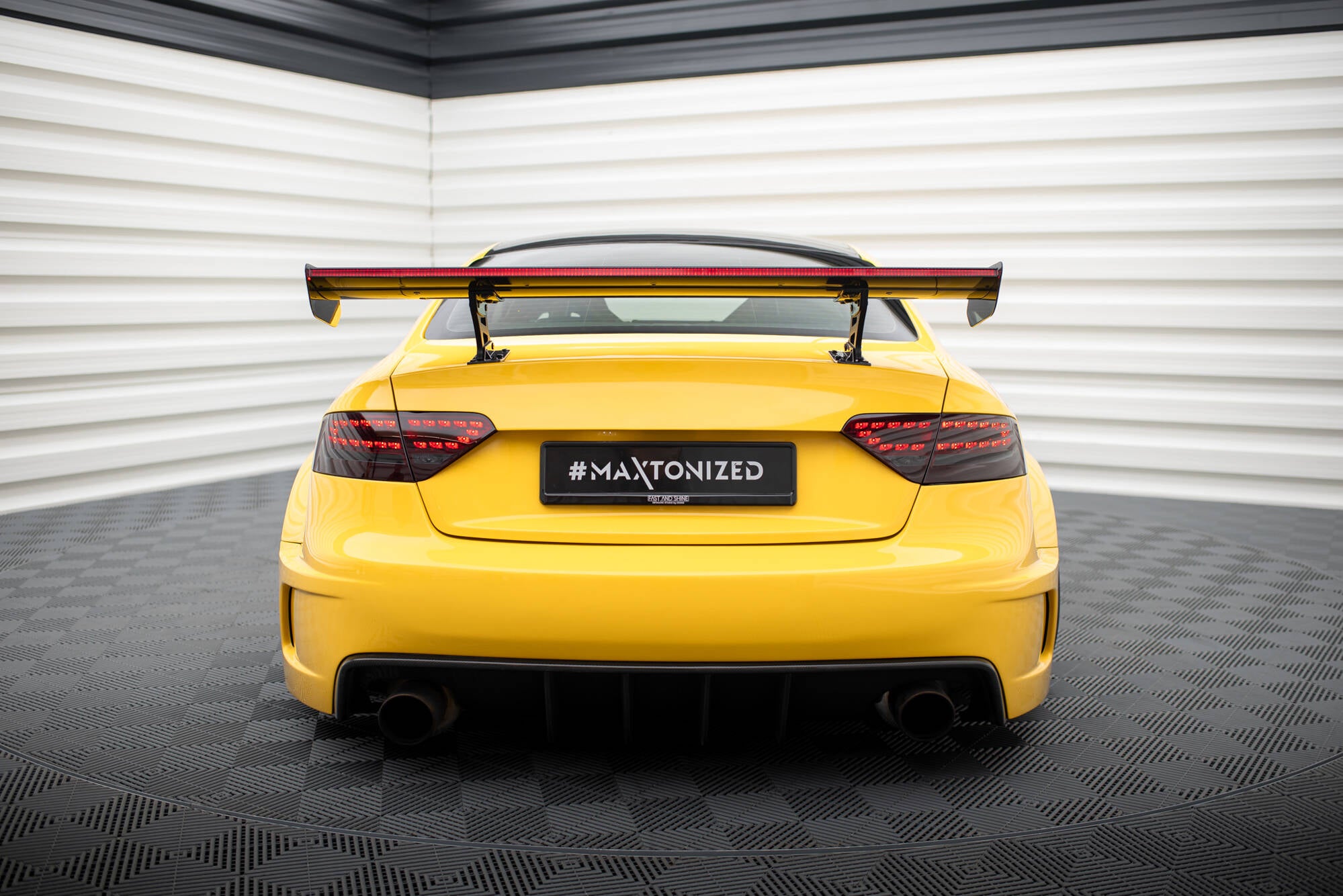 Maxton Design Carbon Spoiler With Internal Brackets Uprights + LED Audi A5 Coupe 8T für Audi A5 / S5 / RS5