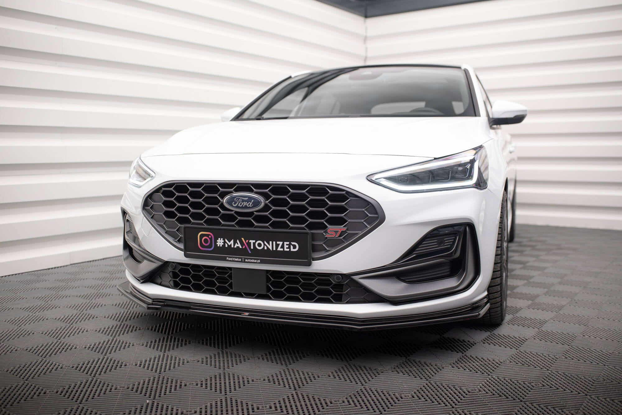 Maxton Design Street+ Spoilerlippe Front Ansatz V.5 passend für Ford Focus ST / ST-Line Mk4 Facelift schwarz Hochglanz