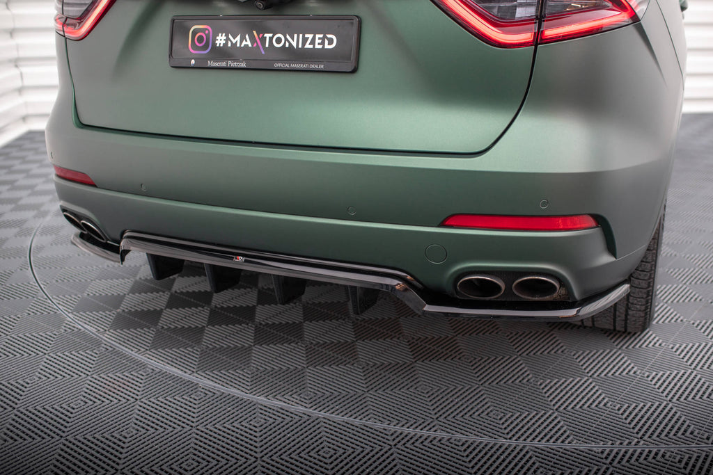 Maxton Design Street+ Mittlerer Diffusor RACE passend für Maserati Levante Mk1 schwarz Hochglanz