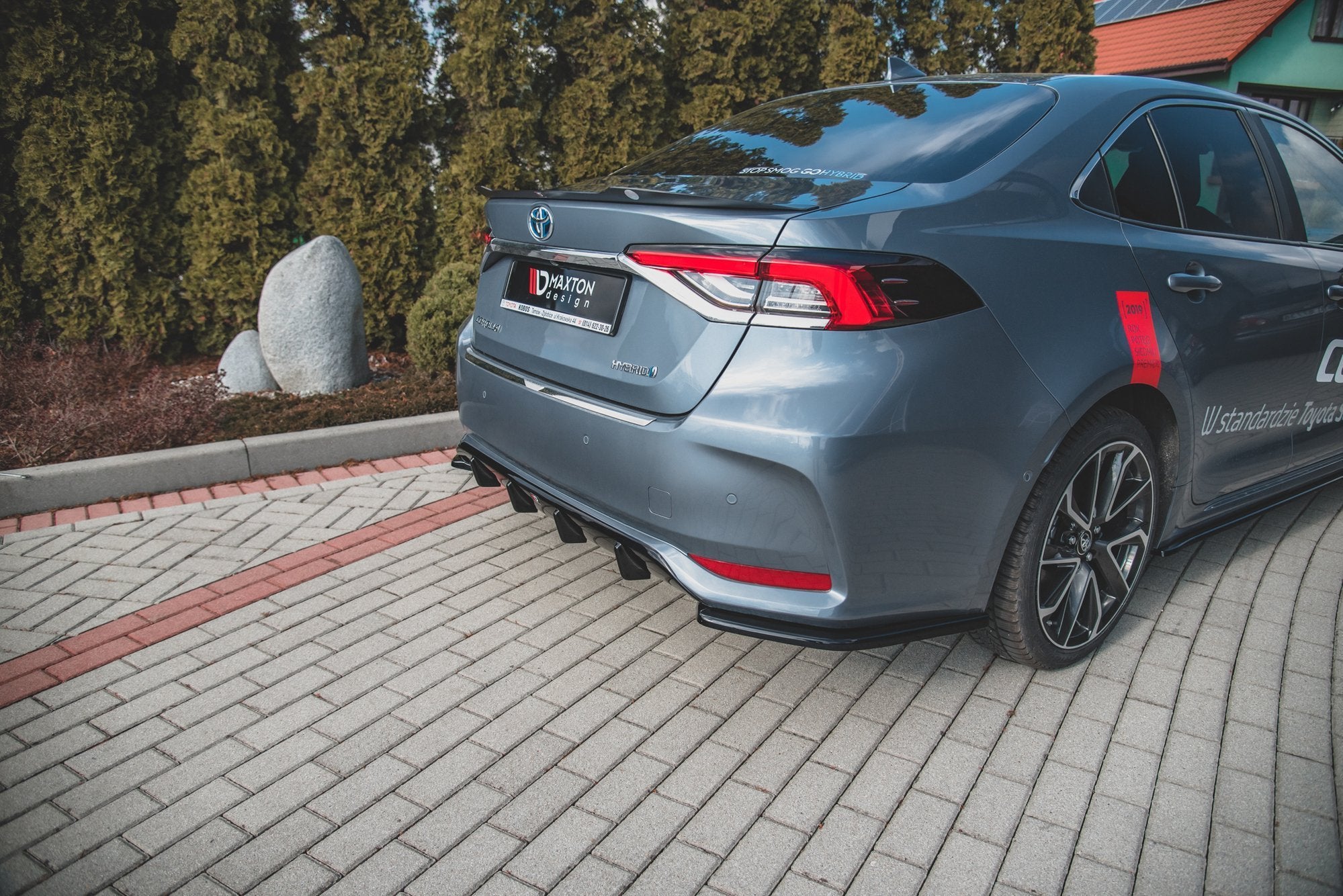 Maxton Design Heck Ansatz Flaps Diffusor passend für Toyota Corolla XII Limousine schwarz Hochglanz