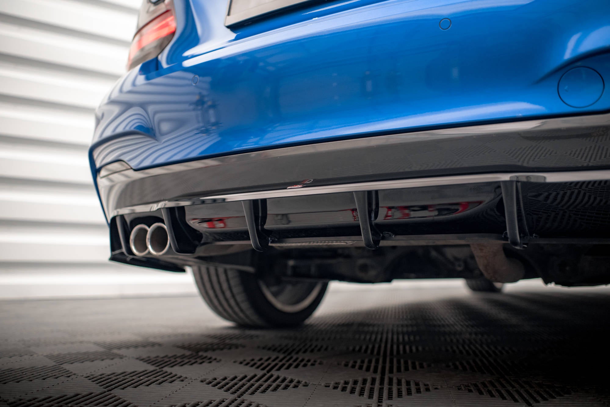 Maxton Design Street+ Mittlerer Diffusor RACE passend für BMW 2 M-Paket F22 schwarz Hochglanz