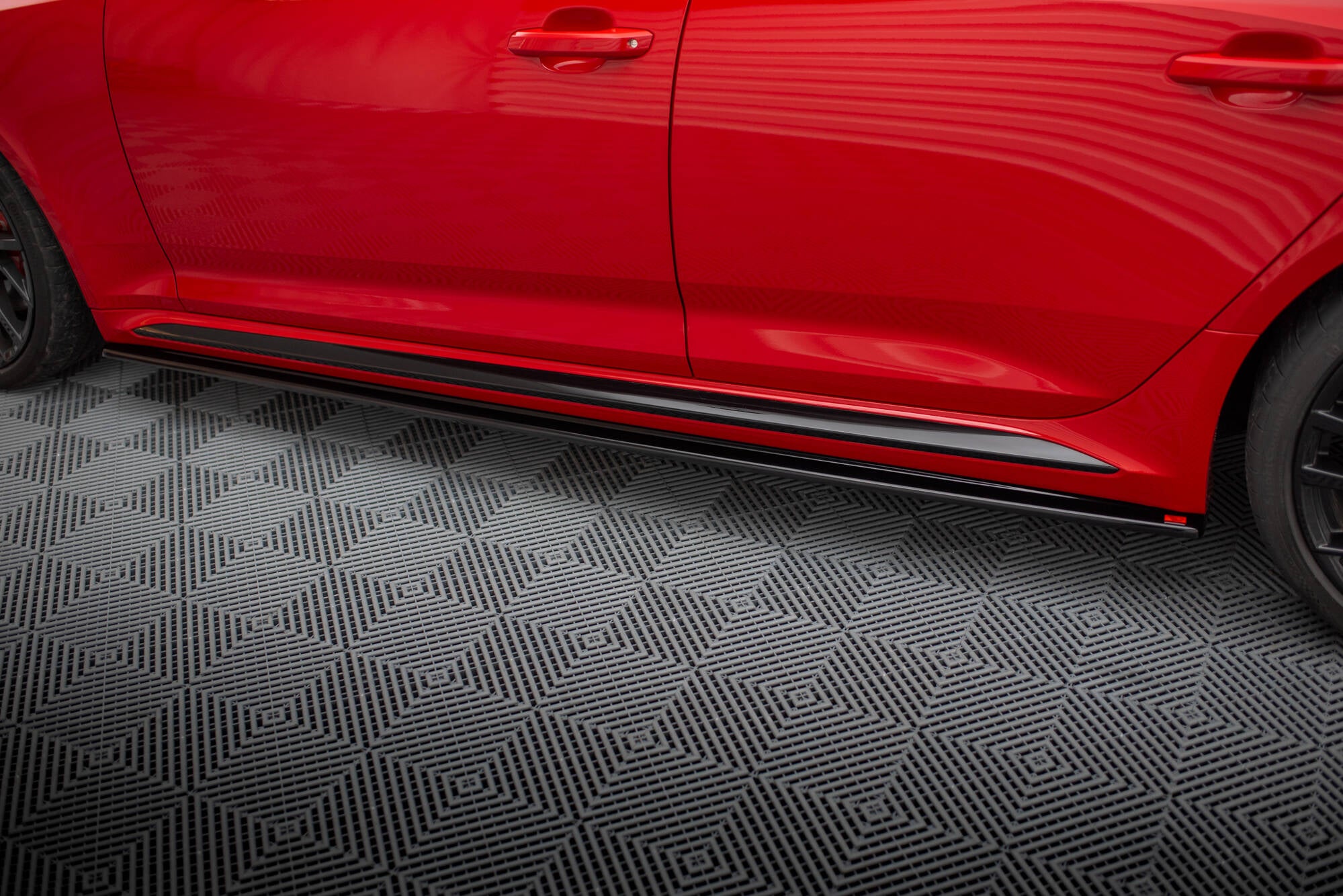 Maxton Design Street+ Seitenschweller Leisten passend für Audi RS4 B9 / B9 Facelift schwarz Hochglanz
