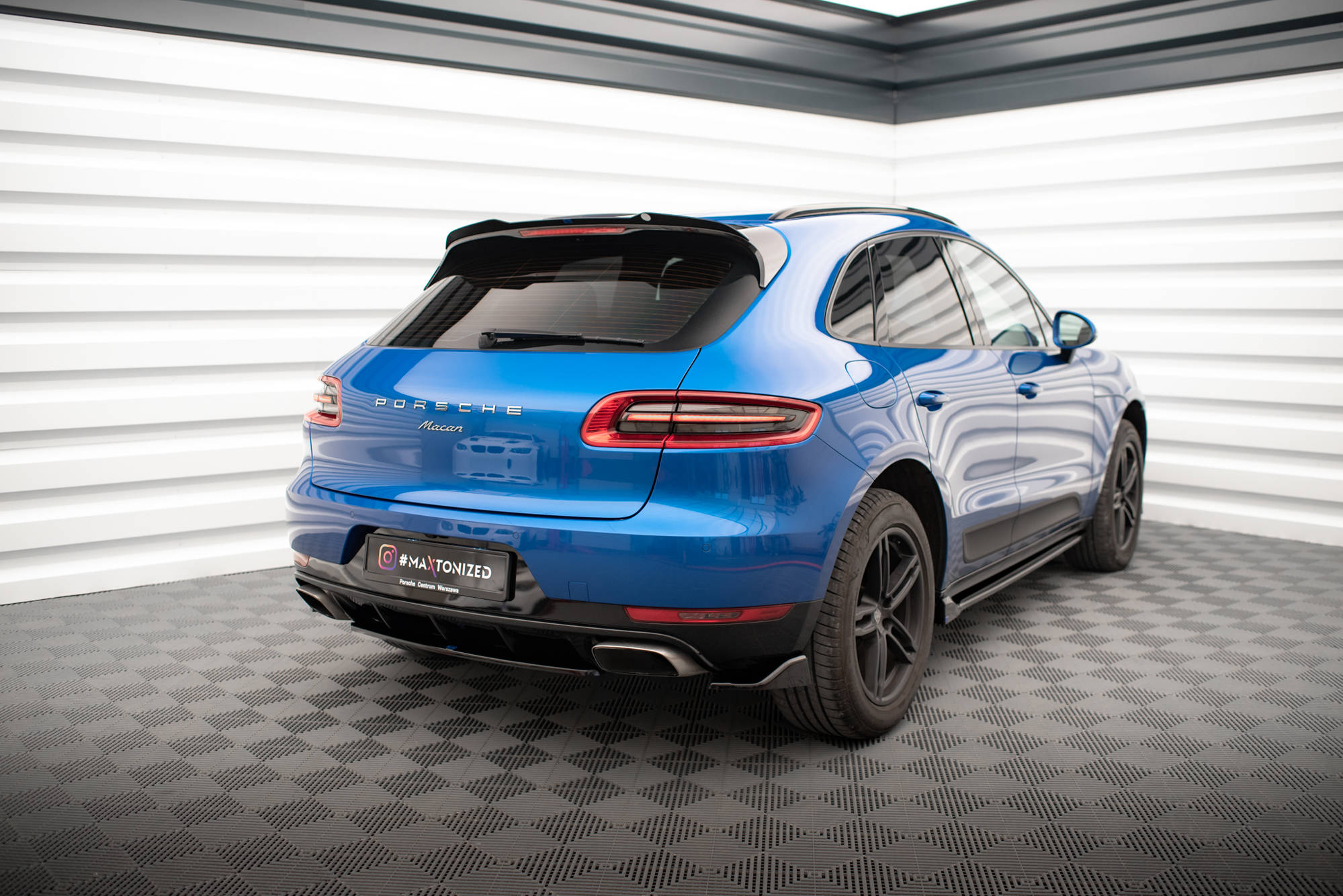 Maxton Design Heck Ansatz Flaps Diffusor passend für Porsche Macan Mk1 schwarz Hochglanz