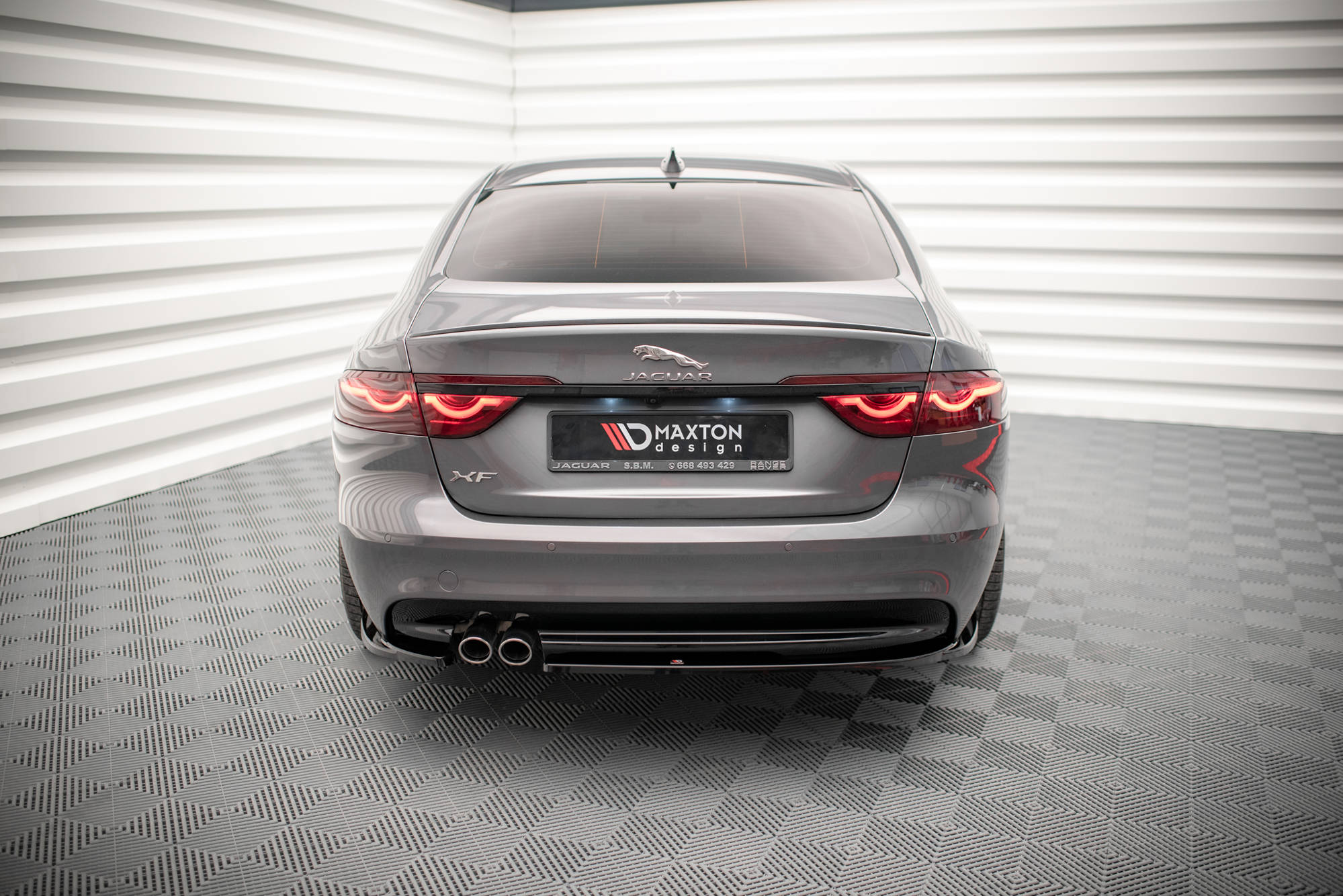 Maxton Design Heck Ansatz Flaps Diffusor passend für Jaguar XF R-Sport X260 schwarz Hochglanz
