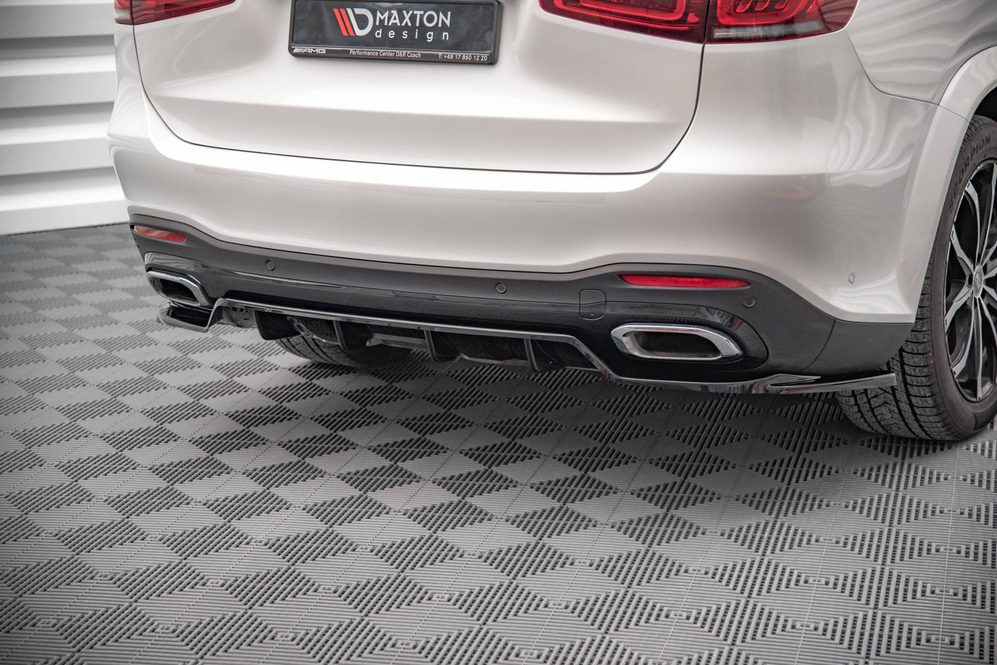 Maxton Design Street+ Mittlerer Diffusor RACE passend für V.1 Mercedes-Benz GLS AMG-Line X167 schwarz Hochglanz