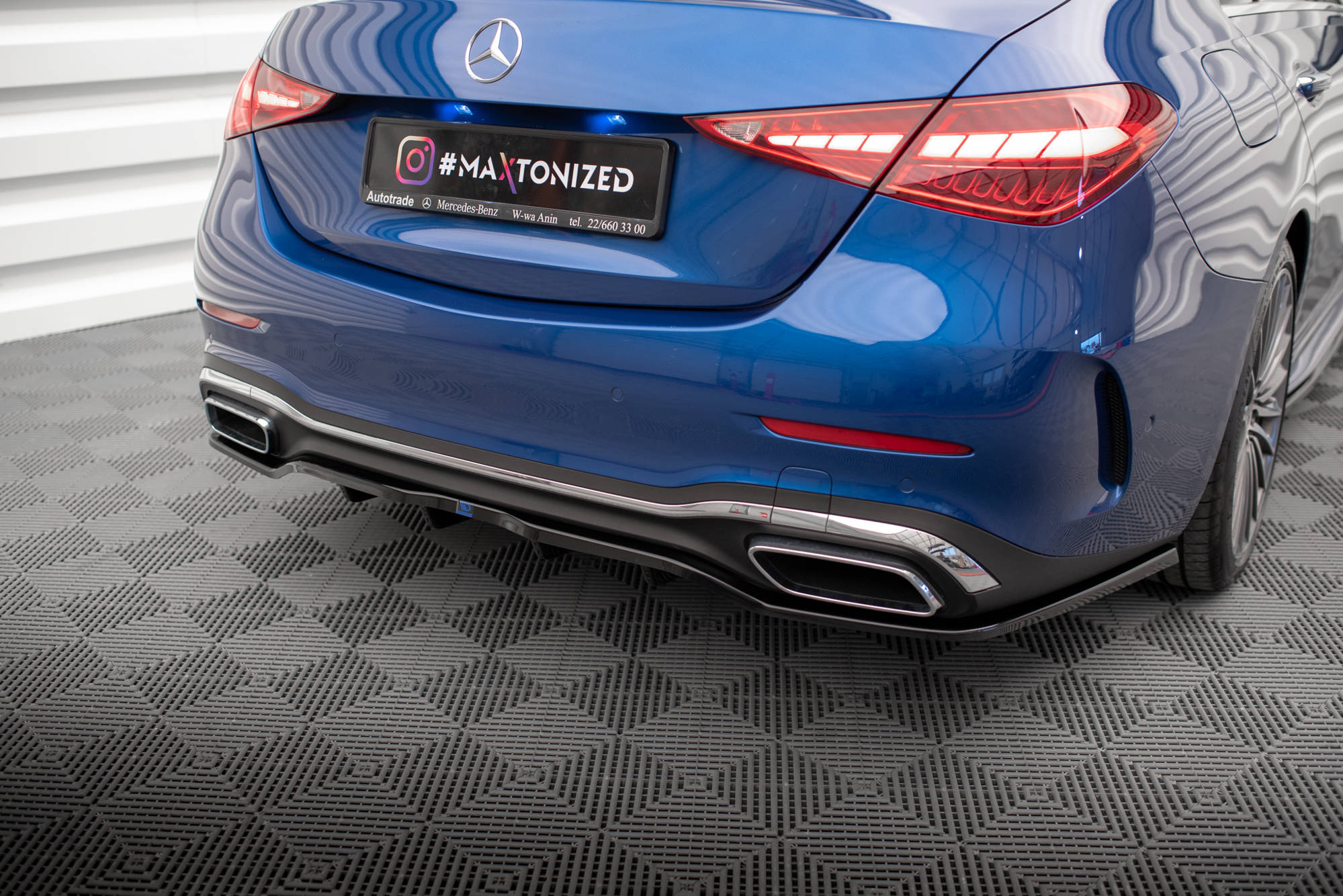 Maxton Design Street+ Mittlerer Diffusor RACE passend für Mercedes-Benz C AMG-Line W206 schwarz Hochglanz