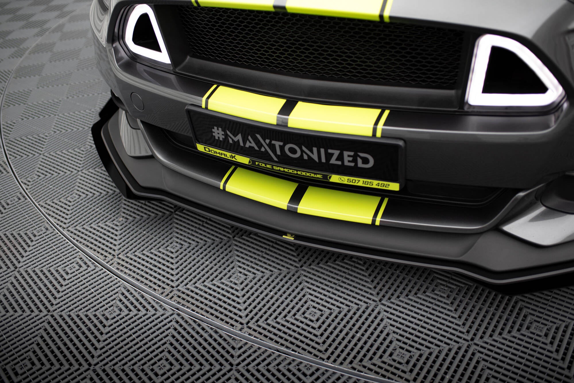 Maxton Design Street Pro Street+ Spoilerlippe Front Ansatz + Flaps passend für Ford Mustang GT Mk6 schwarz Hochglanz