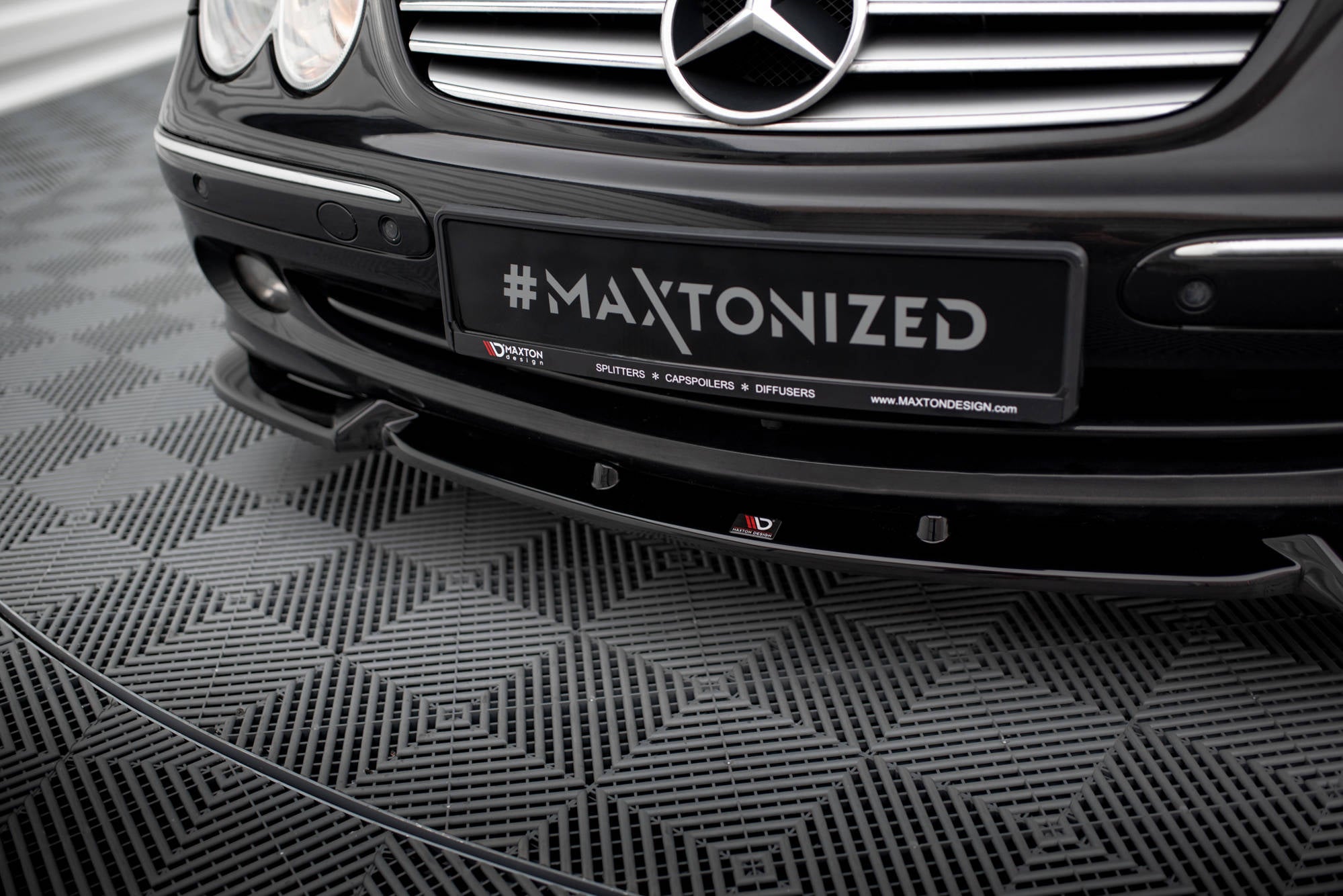 Maxton Design Street+ Spoilerlippe Front Ansatz V.2 passend für Mercedes-Benz CLK W209 schwarz Hochglanz